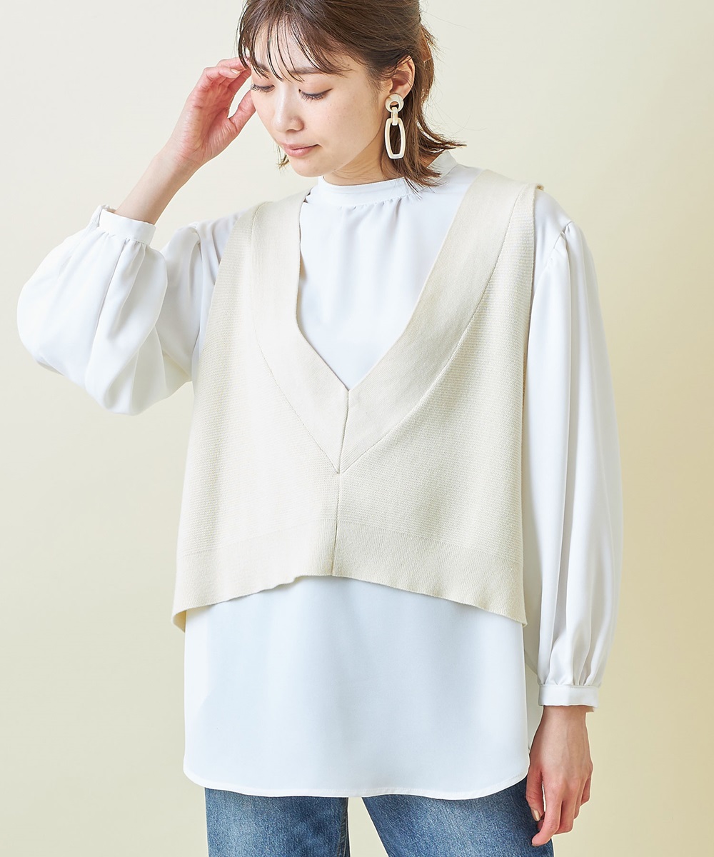 Vベスト×ブラウスセット《一部の店舗のみ入荷》