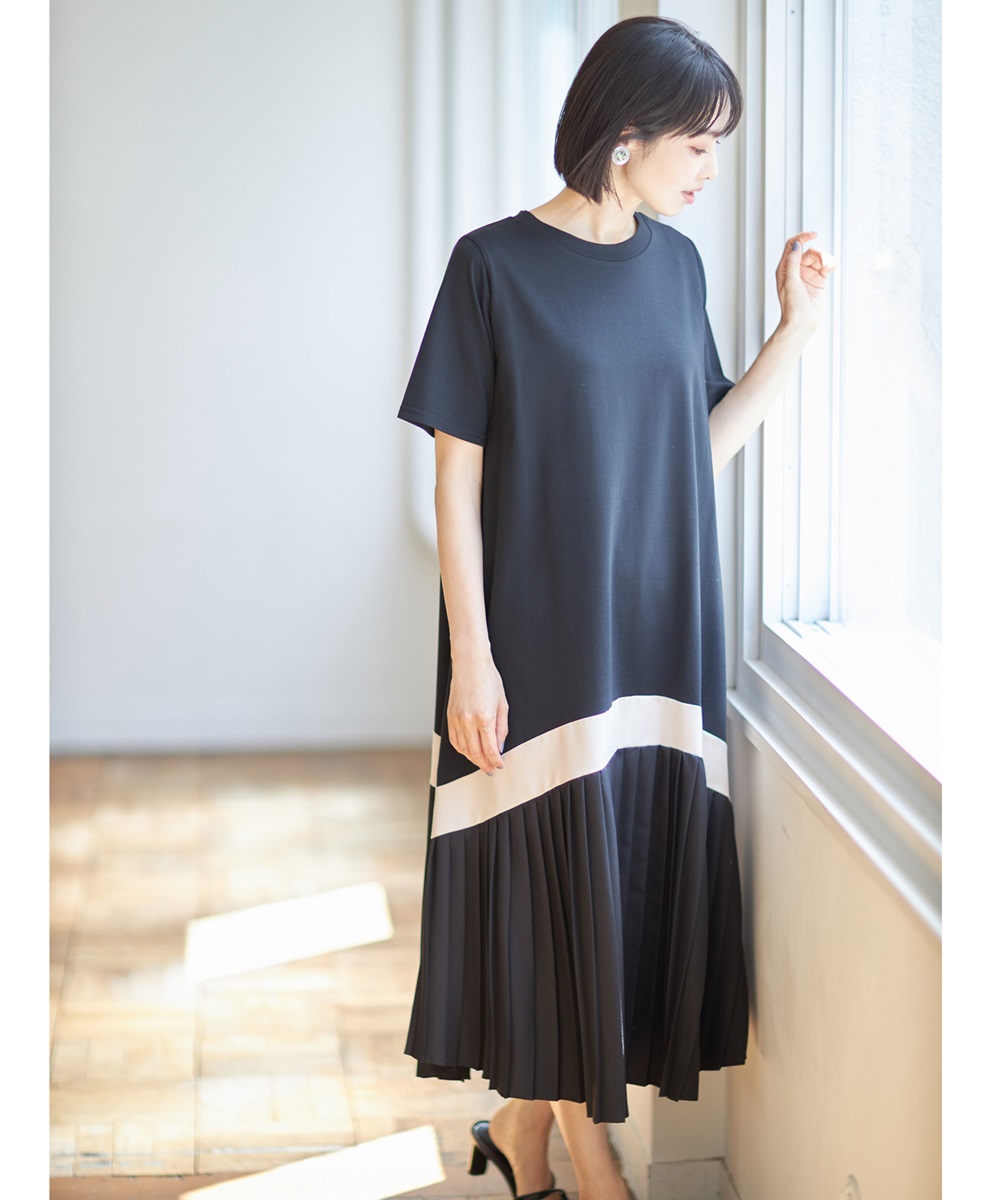 ラインカット半袖ワンピース《MONOTONE COLLECTION》　