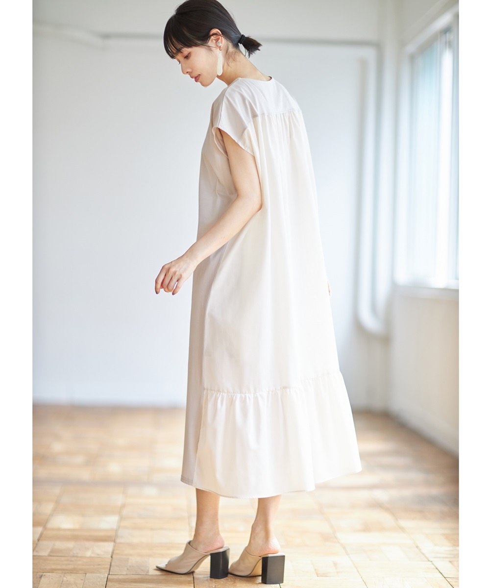 バックギャザーカットワンピース《MONOTONE COLLECTION》