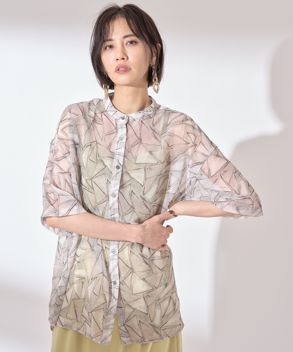 トライアングル柄シアーバンドカラーシャツ※一部店舗のみ入荷