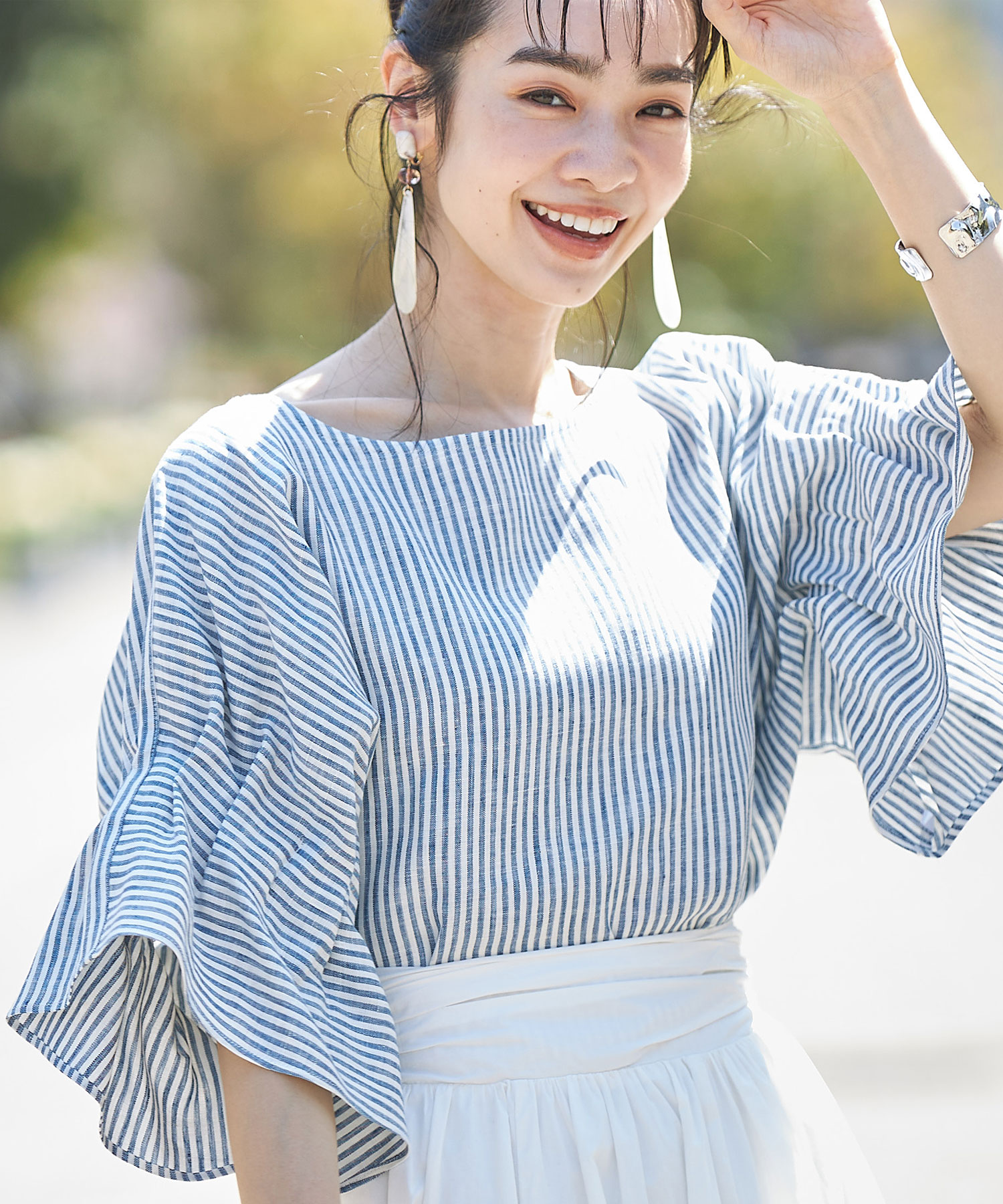 フレンチリネン前後2WAY袖フリルブラウス※一部店舗のみ入荷