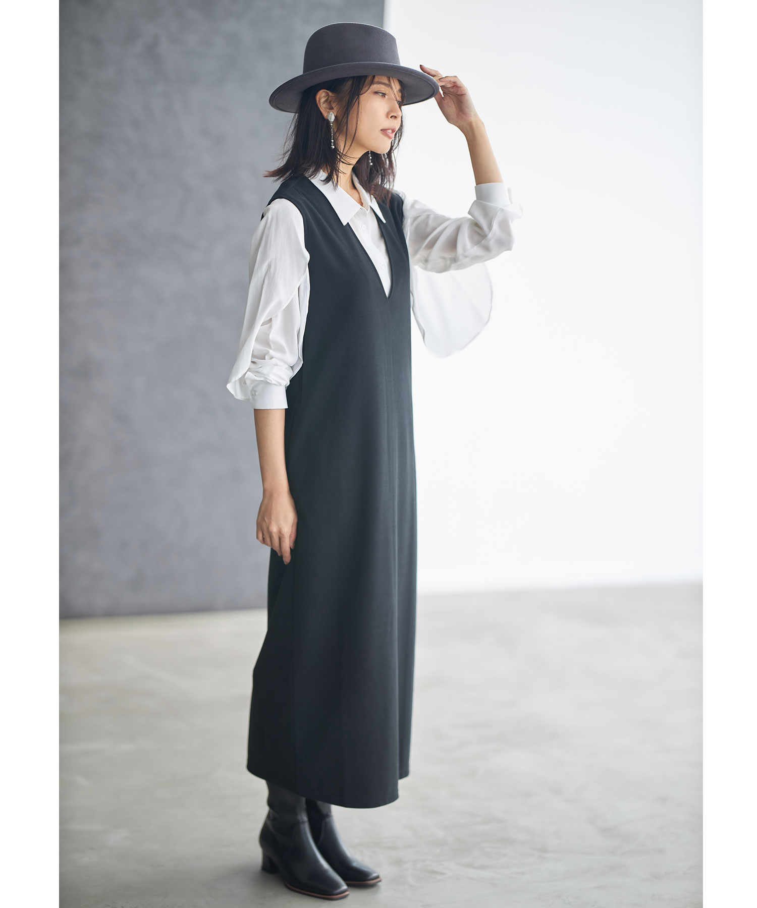 Vネックロングワンピース