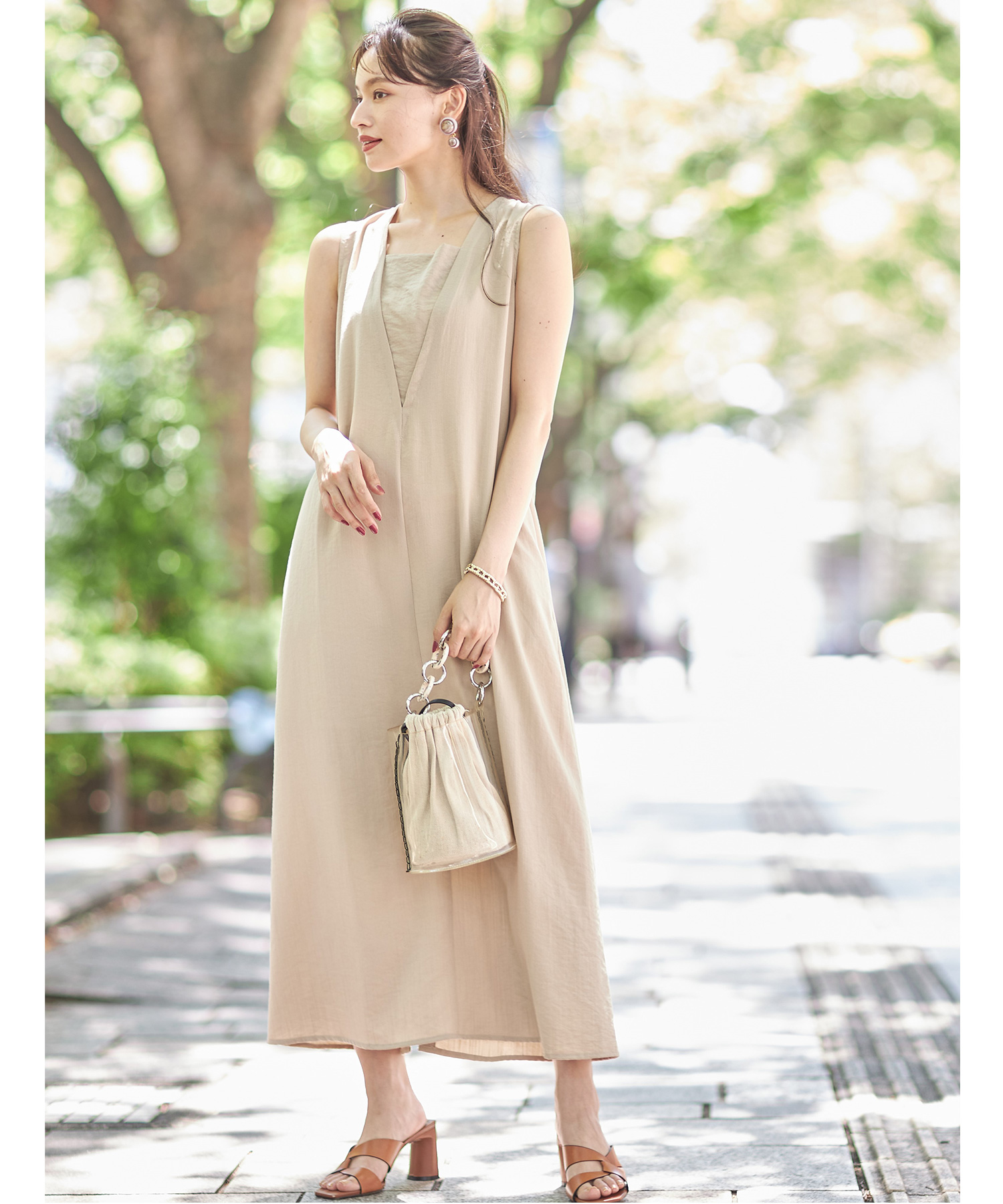 リネンタッチVネックデザインノースリワンピース※WEB Store限定販売