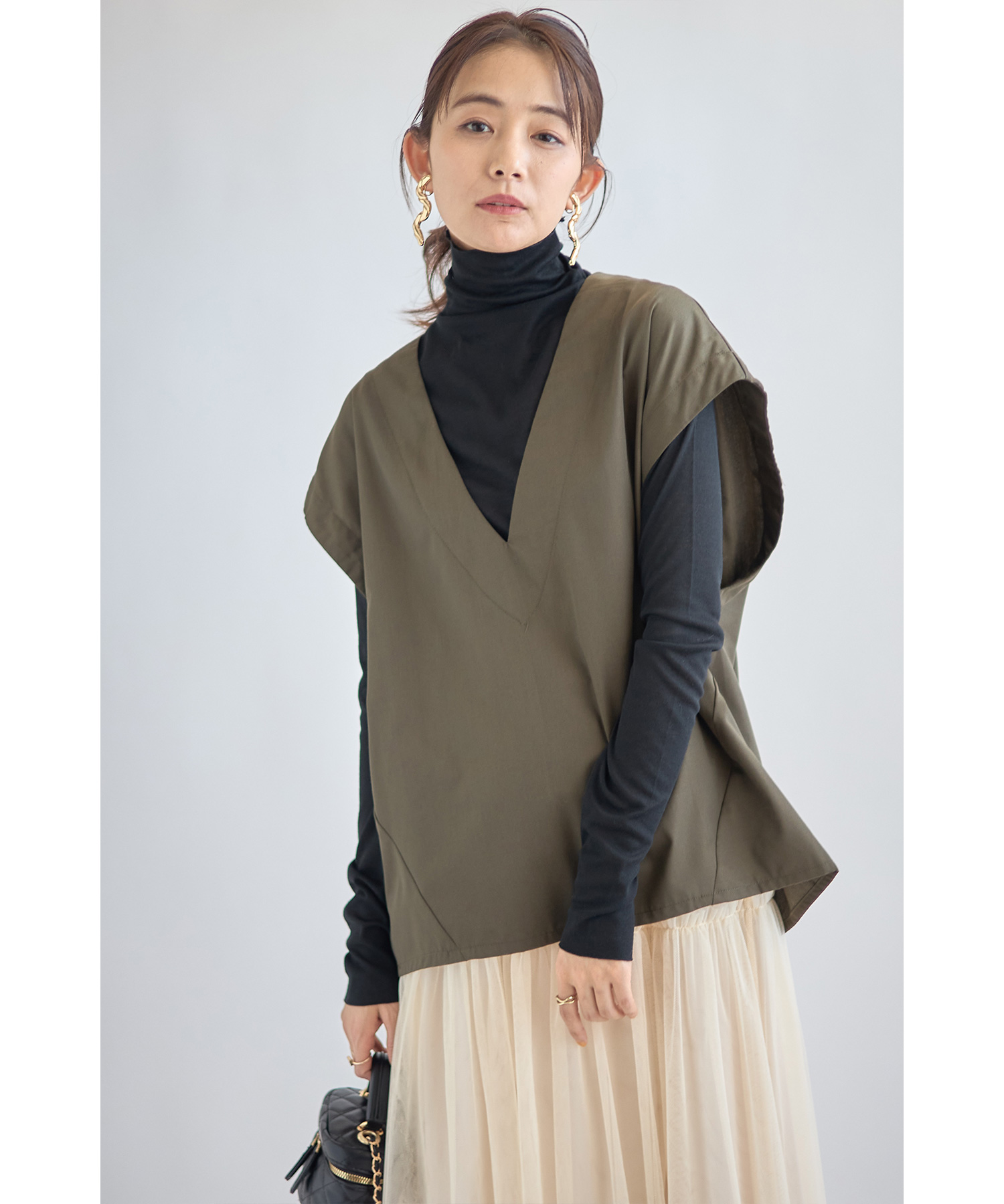 【WEB限定】深Vノースリーブトップス