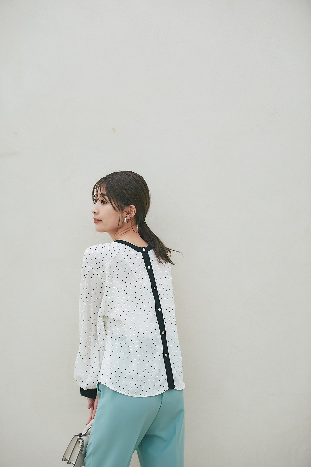 【WEB限定】前後２WAYドットブラウス