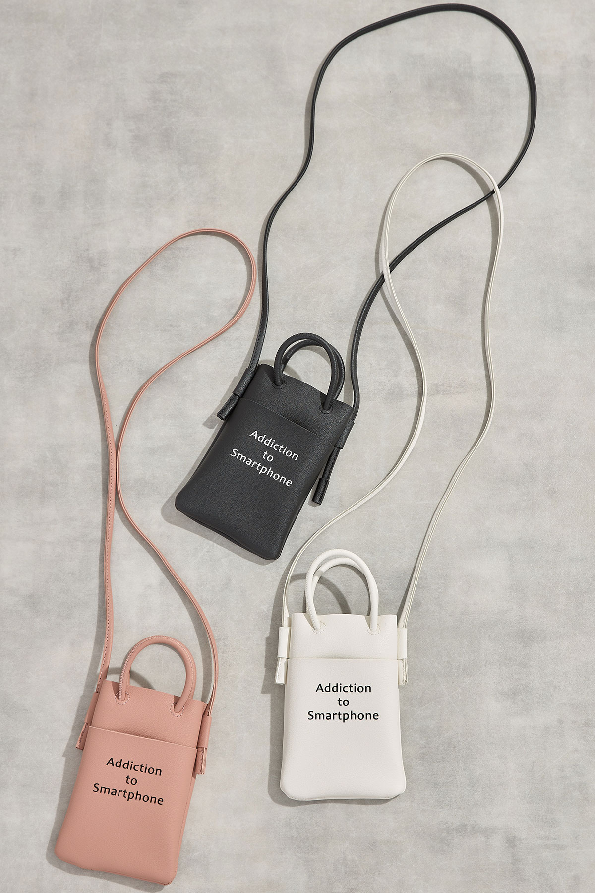 スマートフォンショルダーポーチ※一部店舗のみ入荷