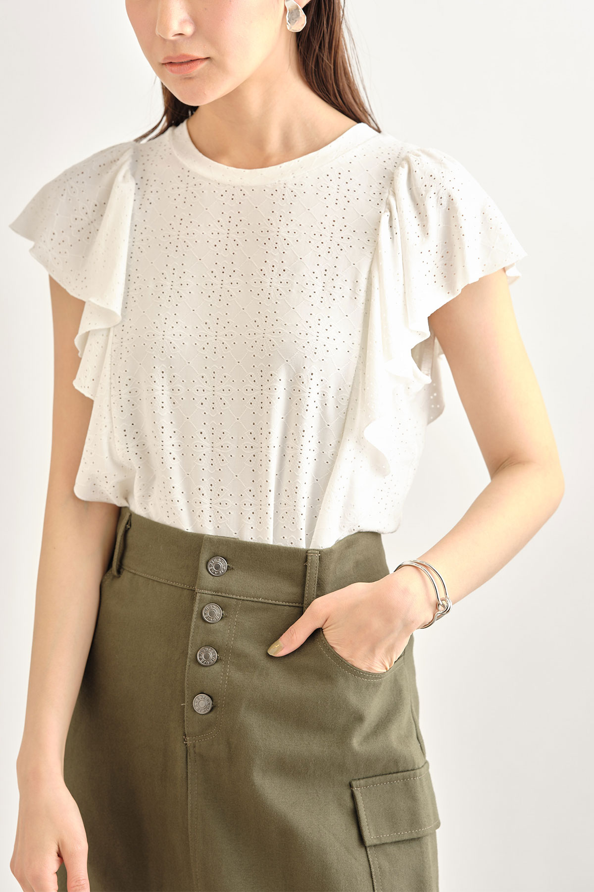 【WEB限定】レースラッフルカットプルオーバー