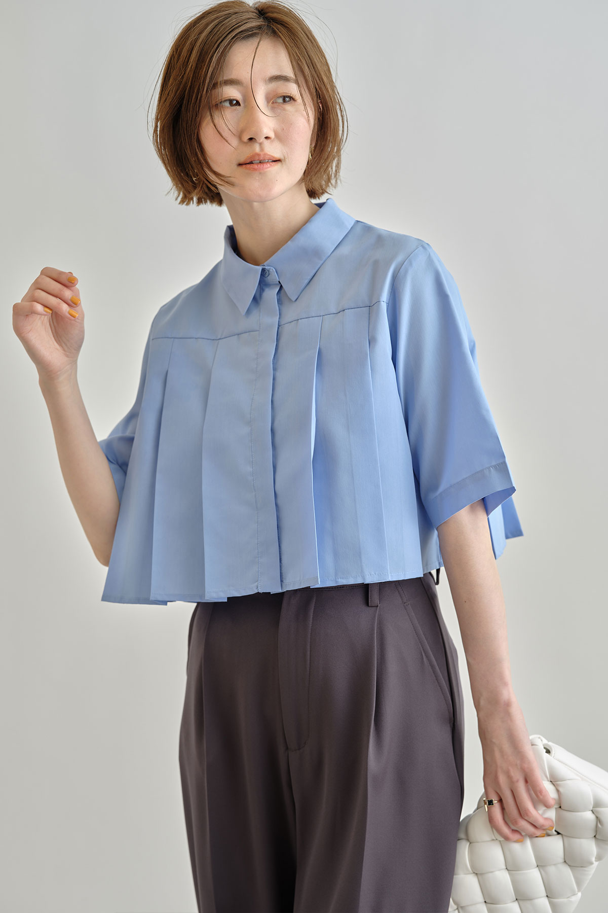 【WEB限定】ショート丈プリーツブラウス