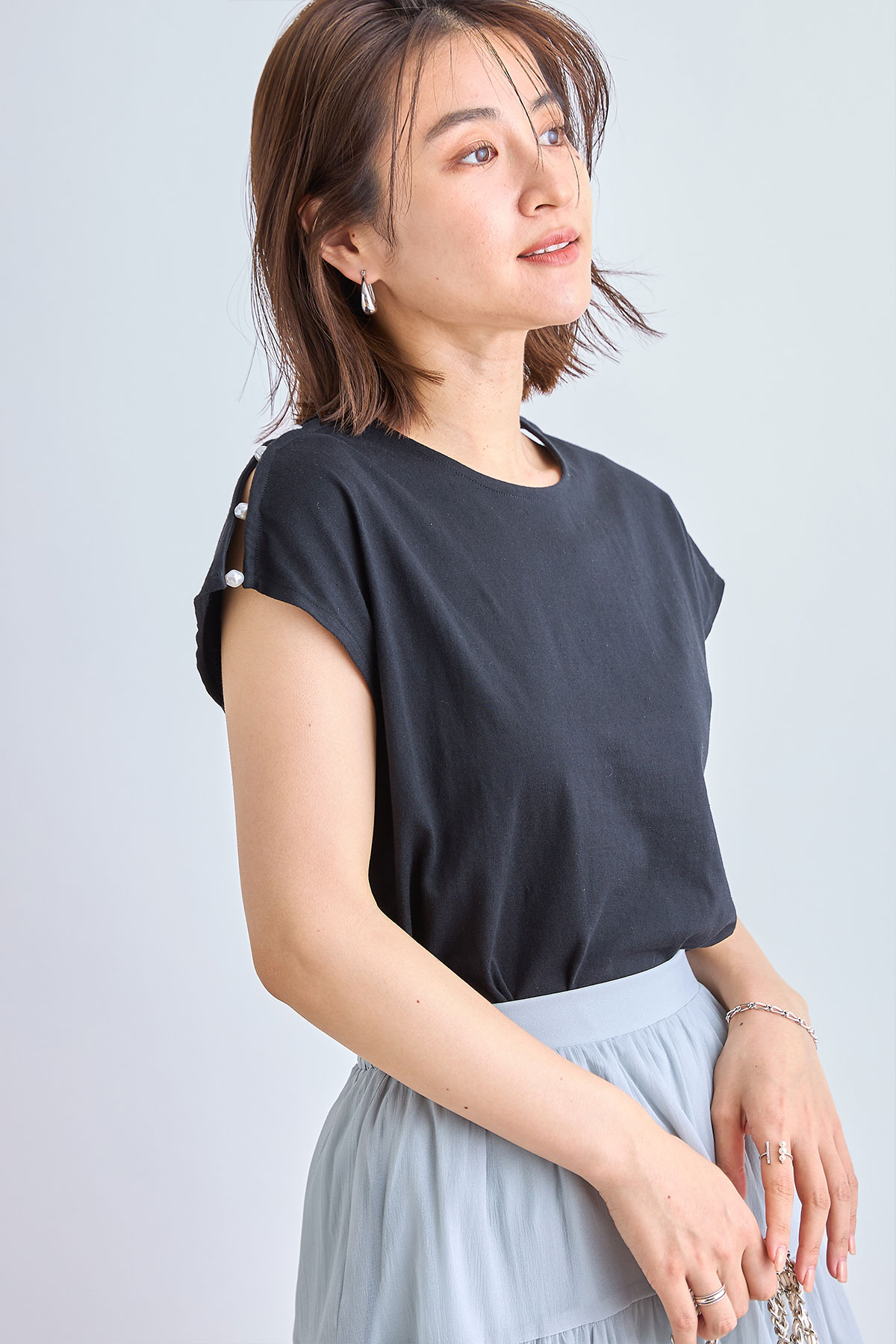 肩パールフレンチスリーブTシャツ※一部店舗のみ入荷