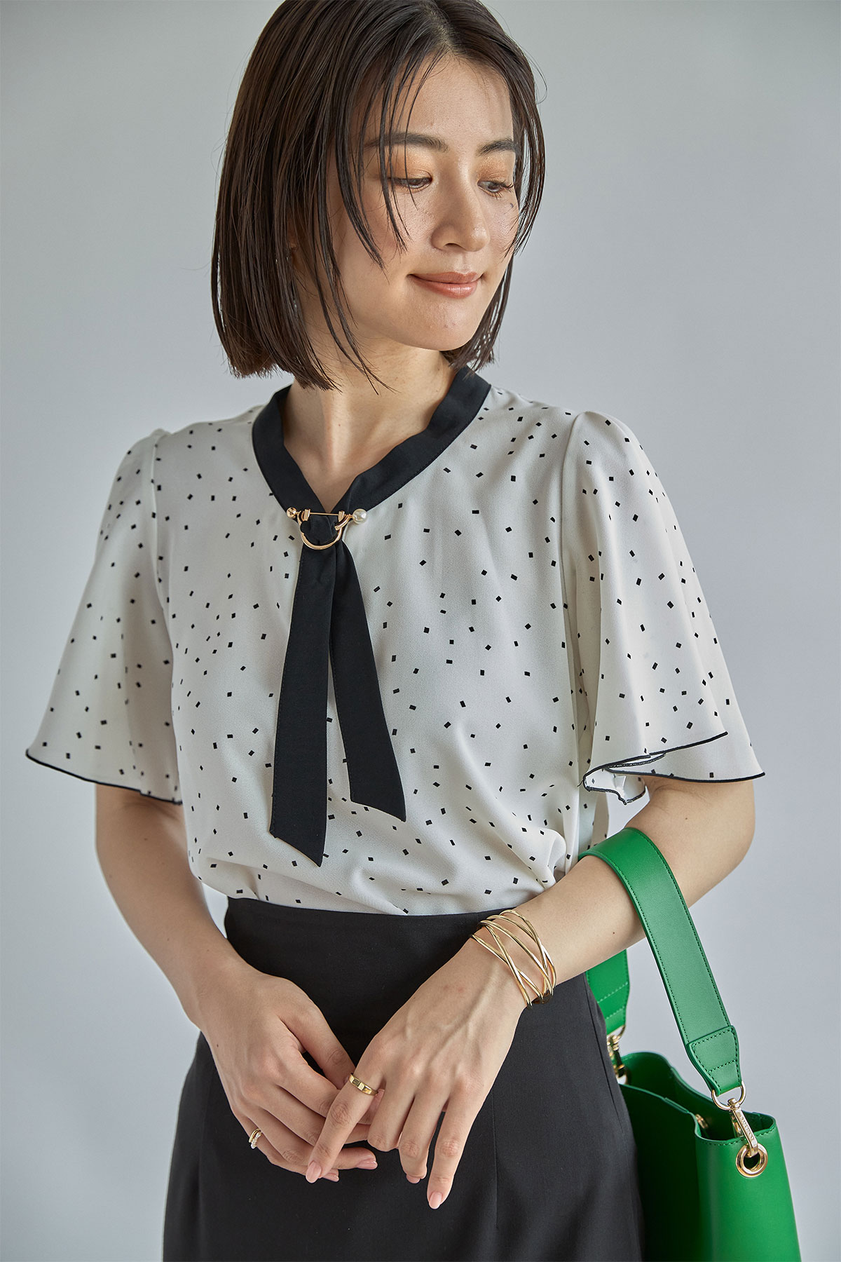 【WEB限定】ボウタイ配色ドットブラウス
