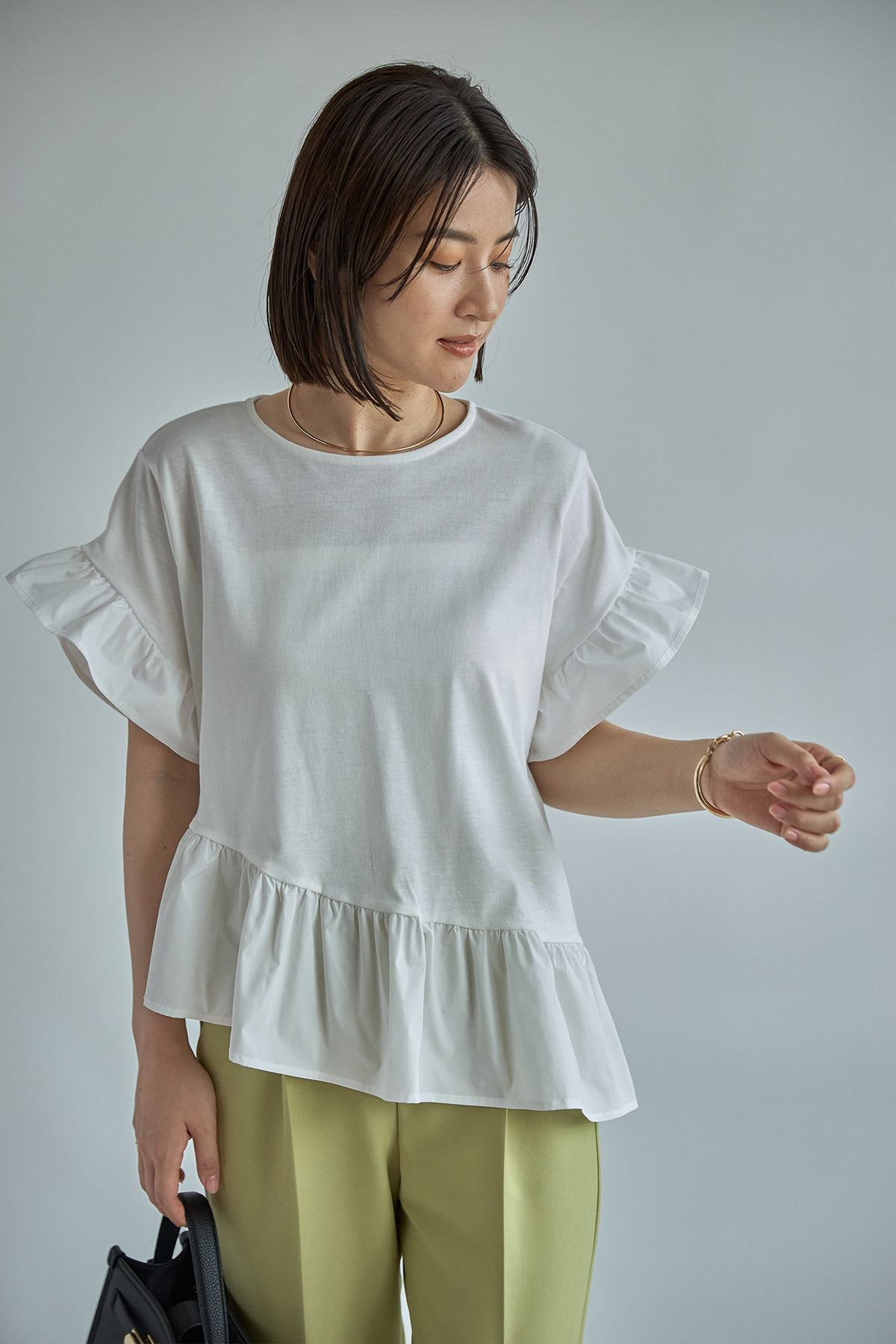 アシメトリーフリルカットブラウス※一部店舗のみ入荷