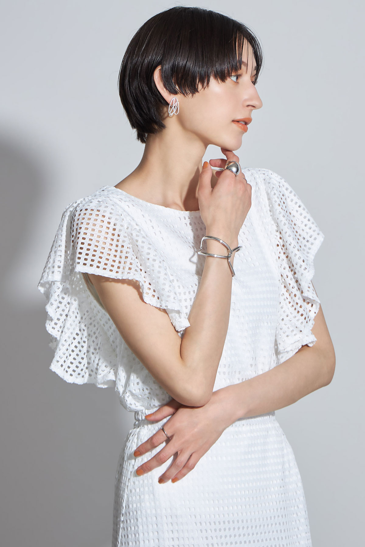 メッシュレース袖フリルプルオーバー※一部店舗のみ入荷＊SALE品につき返品/交換/注文確定後の変更キャンセル不可＊