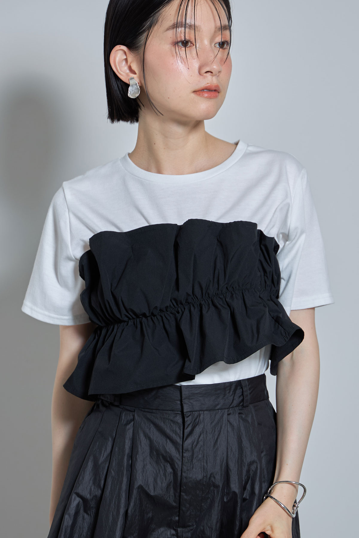 【WEB限定】ボリュームフリル付きカットプルオーバー