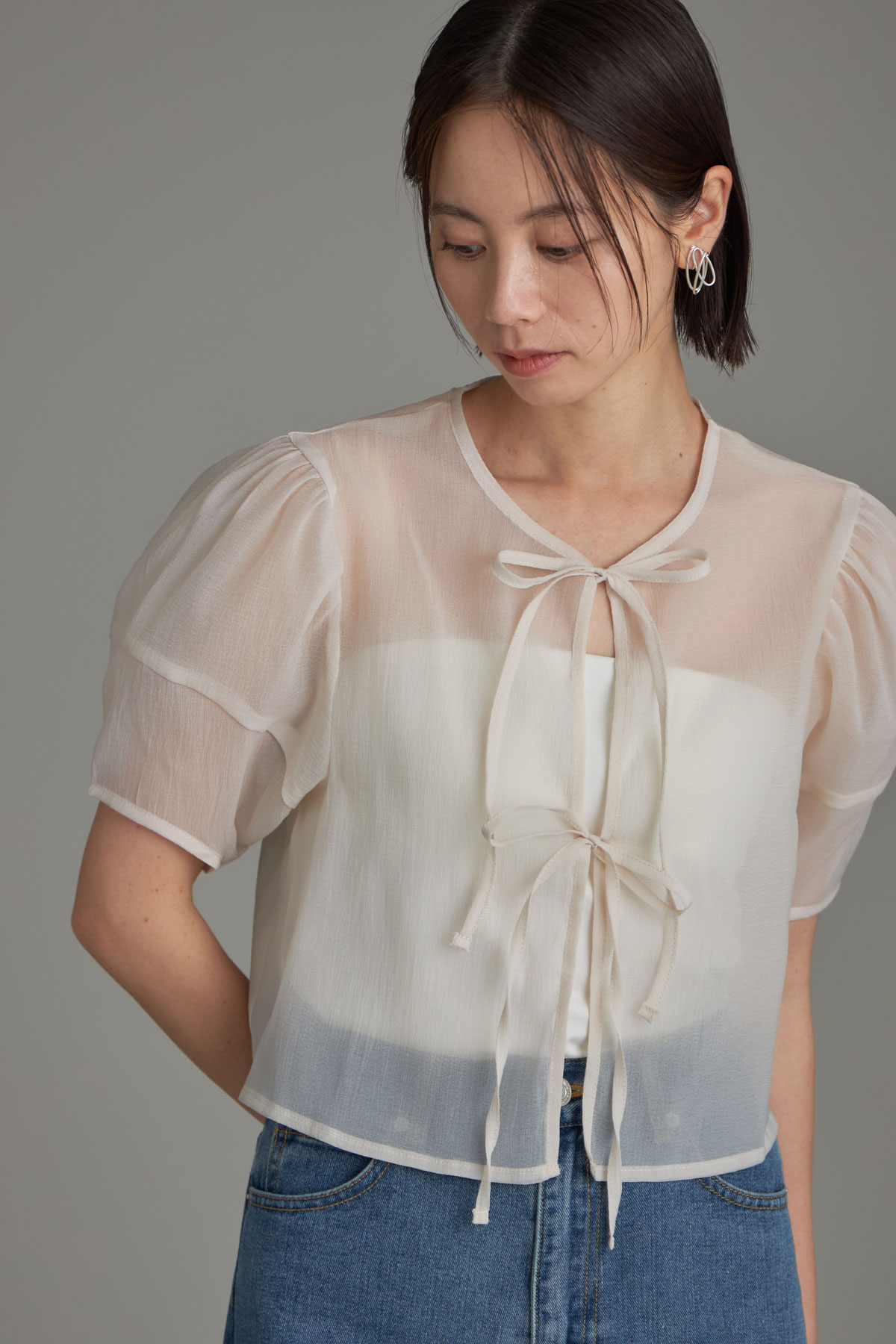 【WEB限定】ワッシャーシアーリボンバルーン袖ブラウス