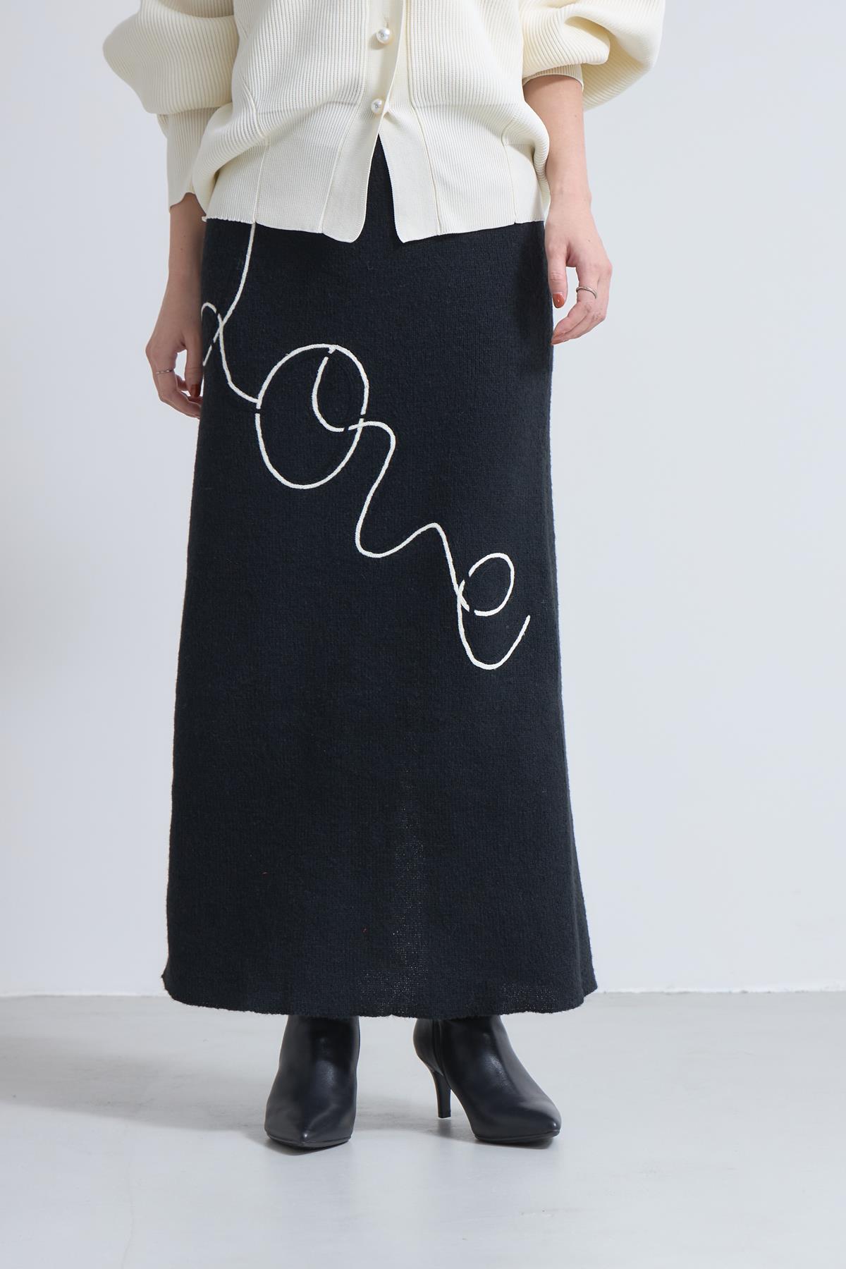 ウールタッチロゴ刺繍ニットスカート※一部店舗のみ入荷