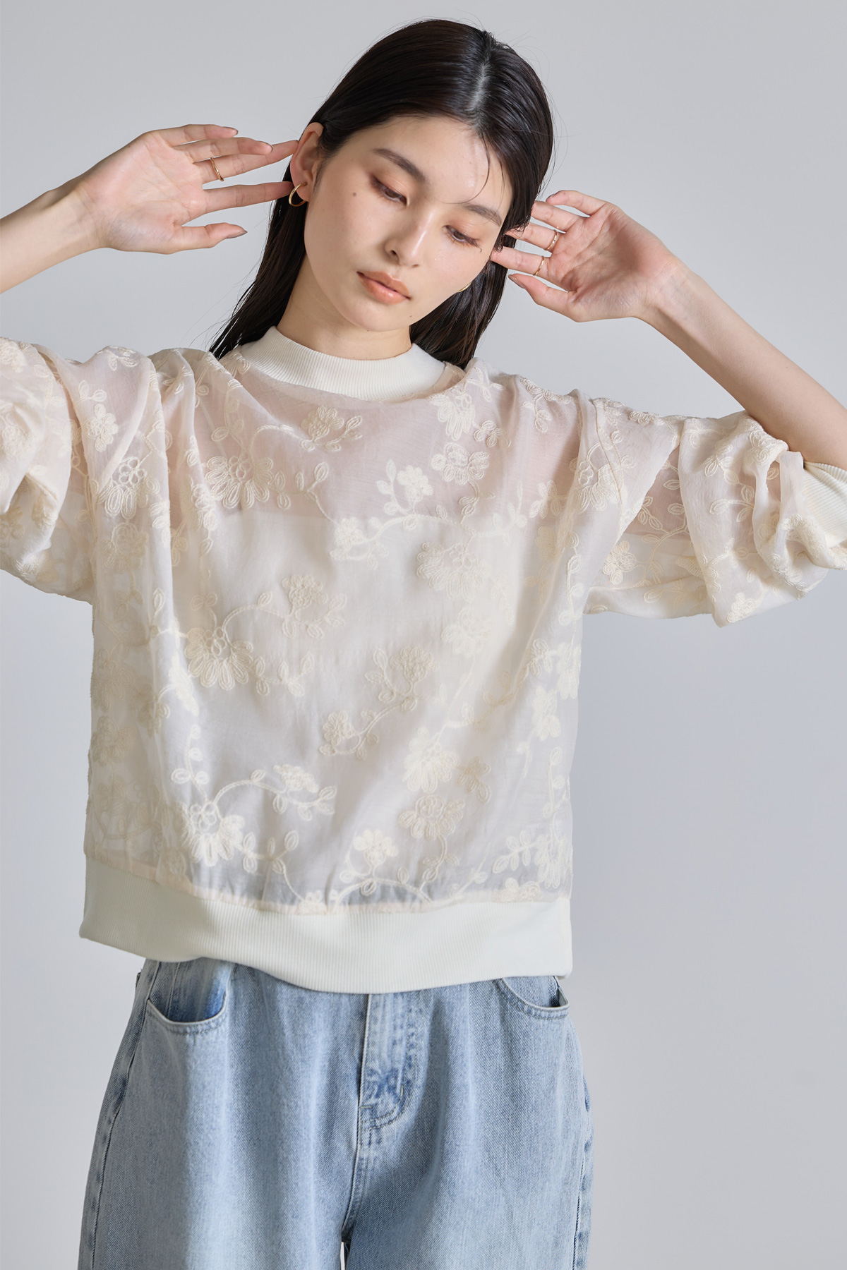 花刺繍オーガンジーシアートップス※一部店舗のみ入荷