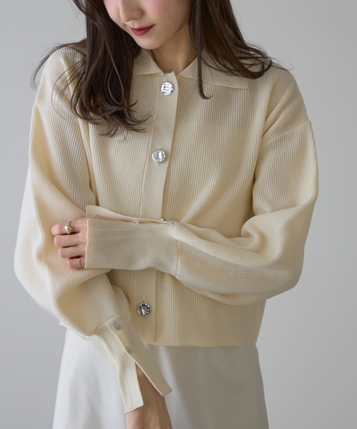 【オフィシャルサイト限定】スポンディッシュシルバーボタンカーデ