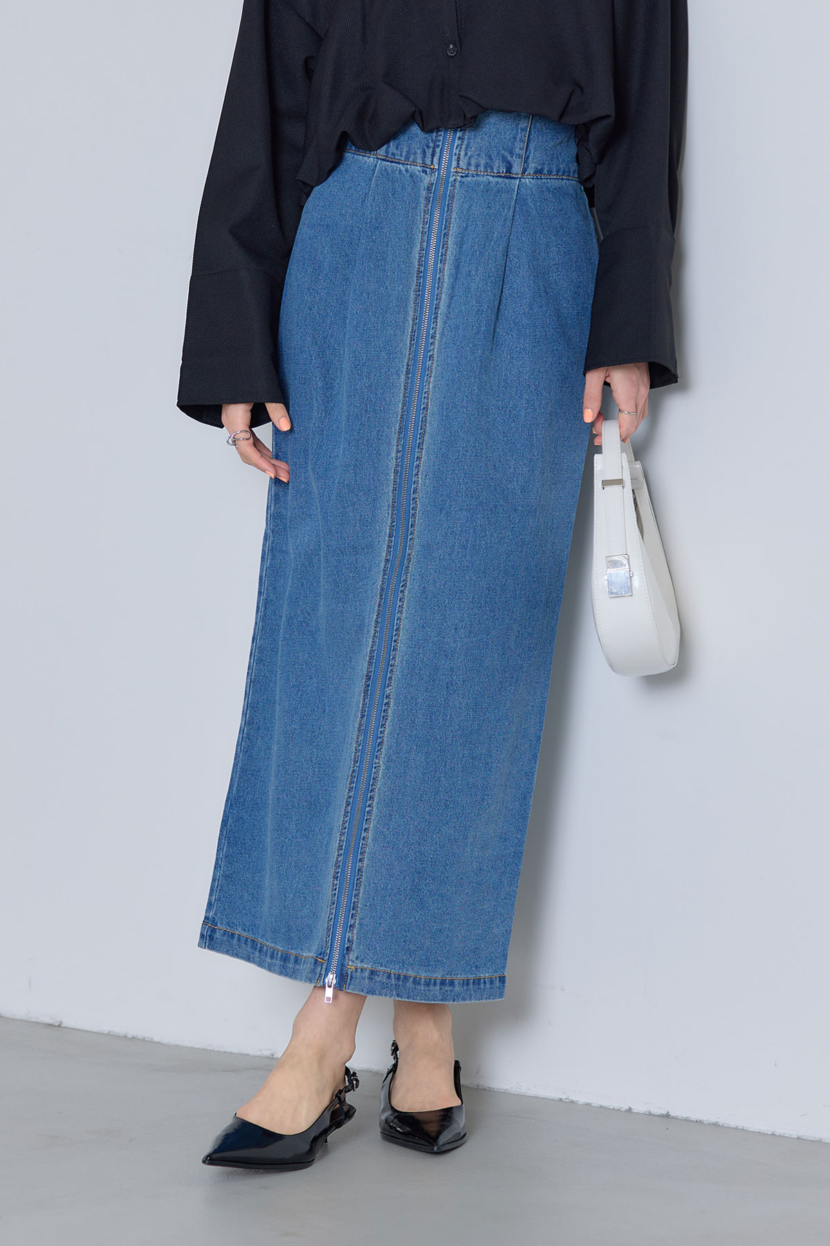 フロントジップデニムストレートスカート※一部店舗のみ入荷