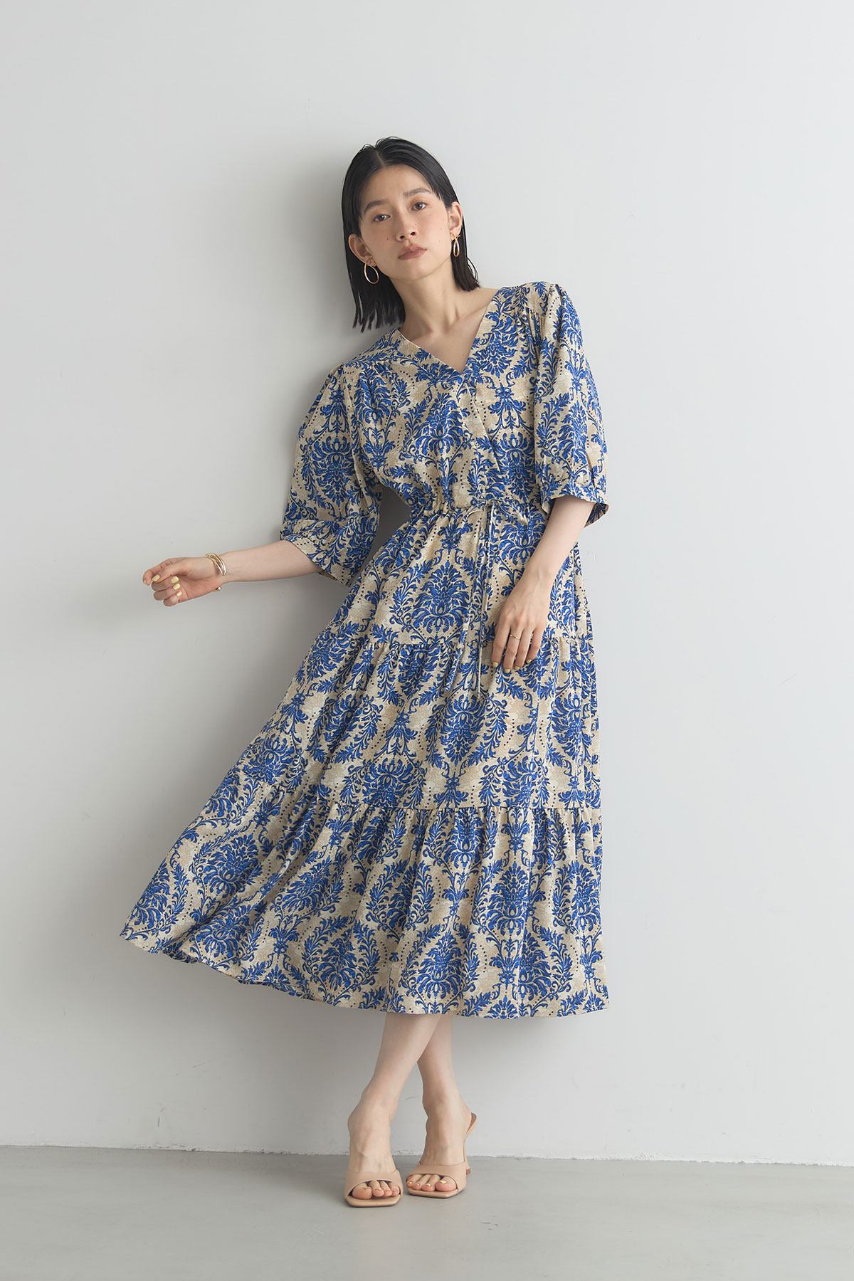 【WEB限定】モチーフVネックワンピース