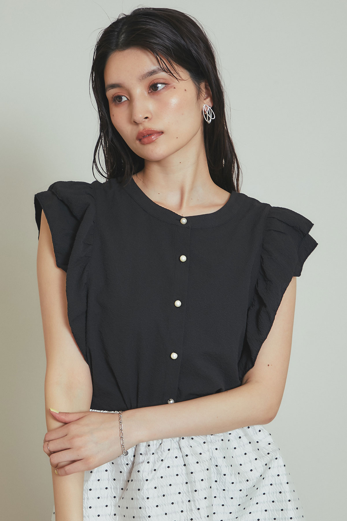 ラッフルフリルブラウス※一部店舗のみ入荷
