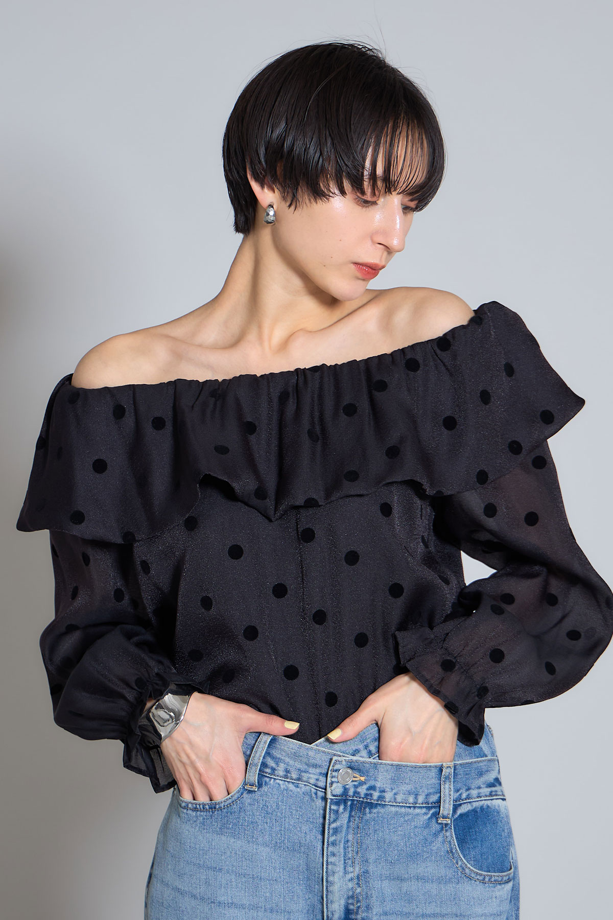 シアードットフリルカラーブラウス※一部店舗のみ入荷