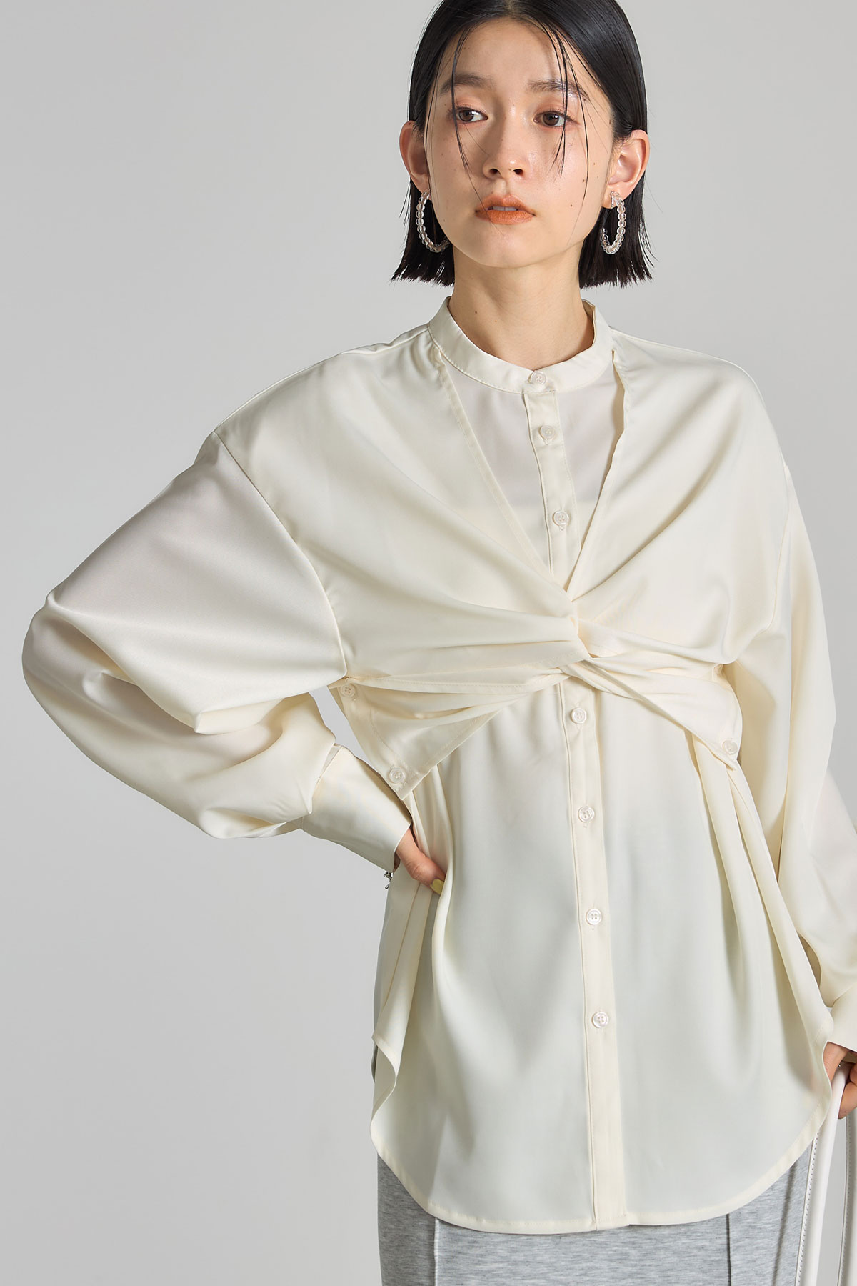 フロントツイストブラウス※一部店舗のみ入荷