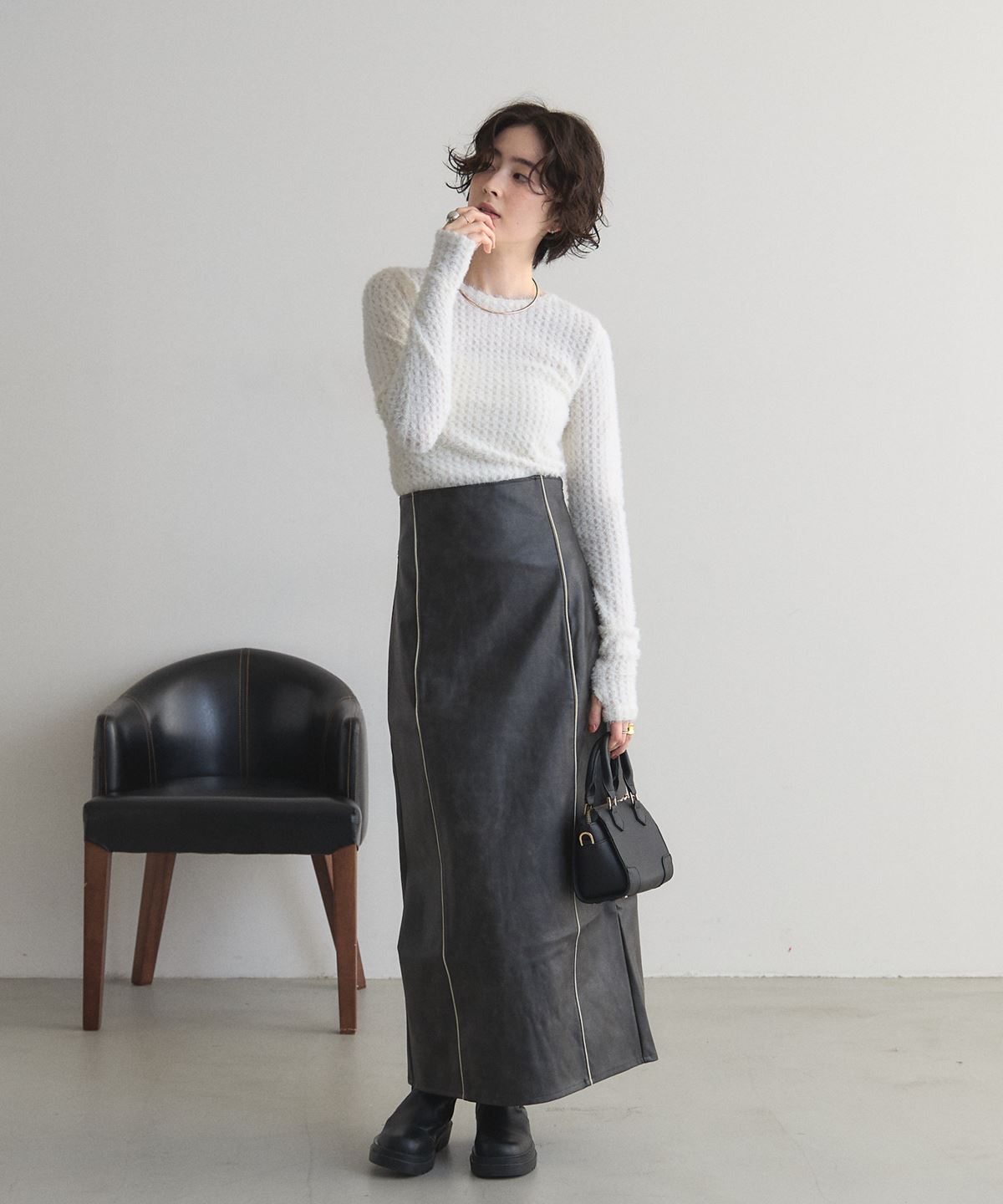 【オフィシャルサイト限定】フェイクレザーパイピングナロースカート