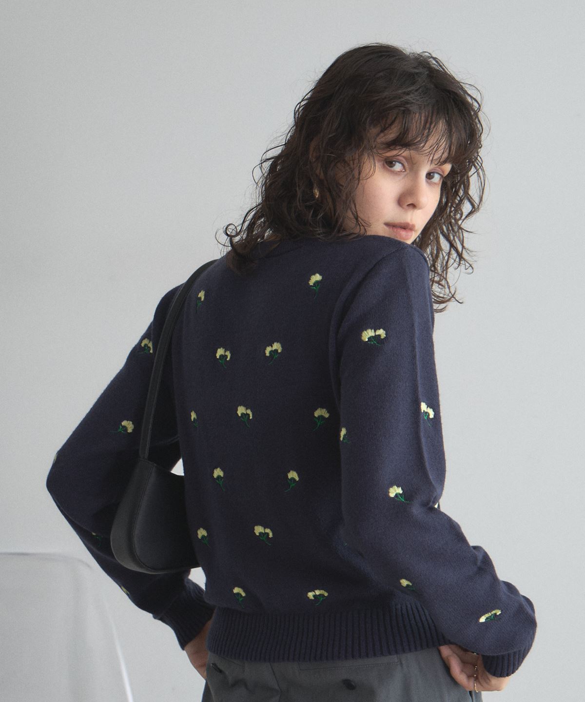 【WEB限定】フラワー刺繍ニットカーディガン