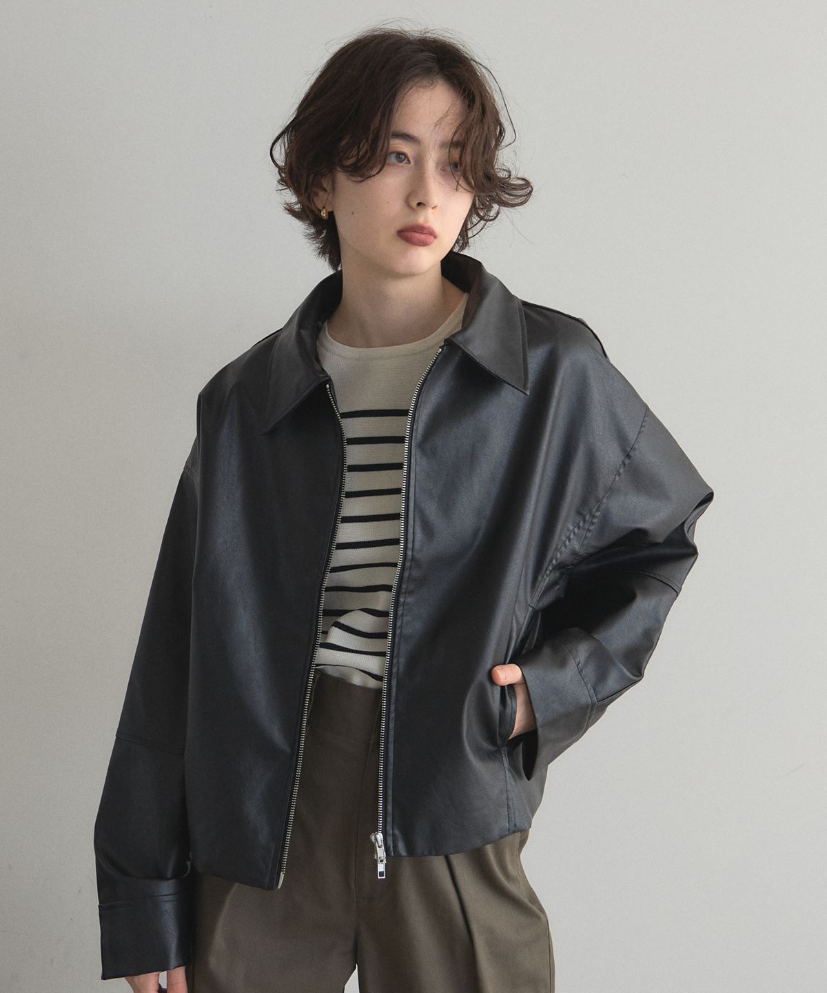 【MORE SALE】フェイクレザー襟付きブルゾン＊SALE品につき返品/交換/注文確定後の変更キャンセル不可＊