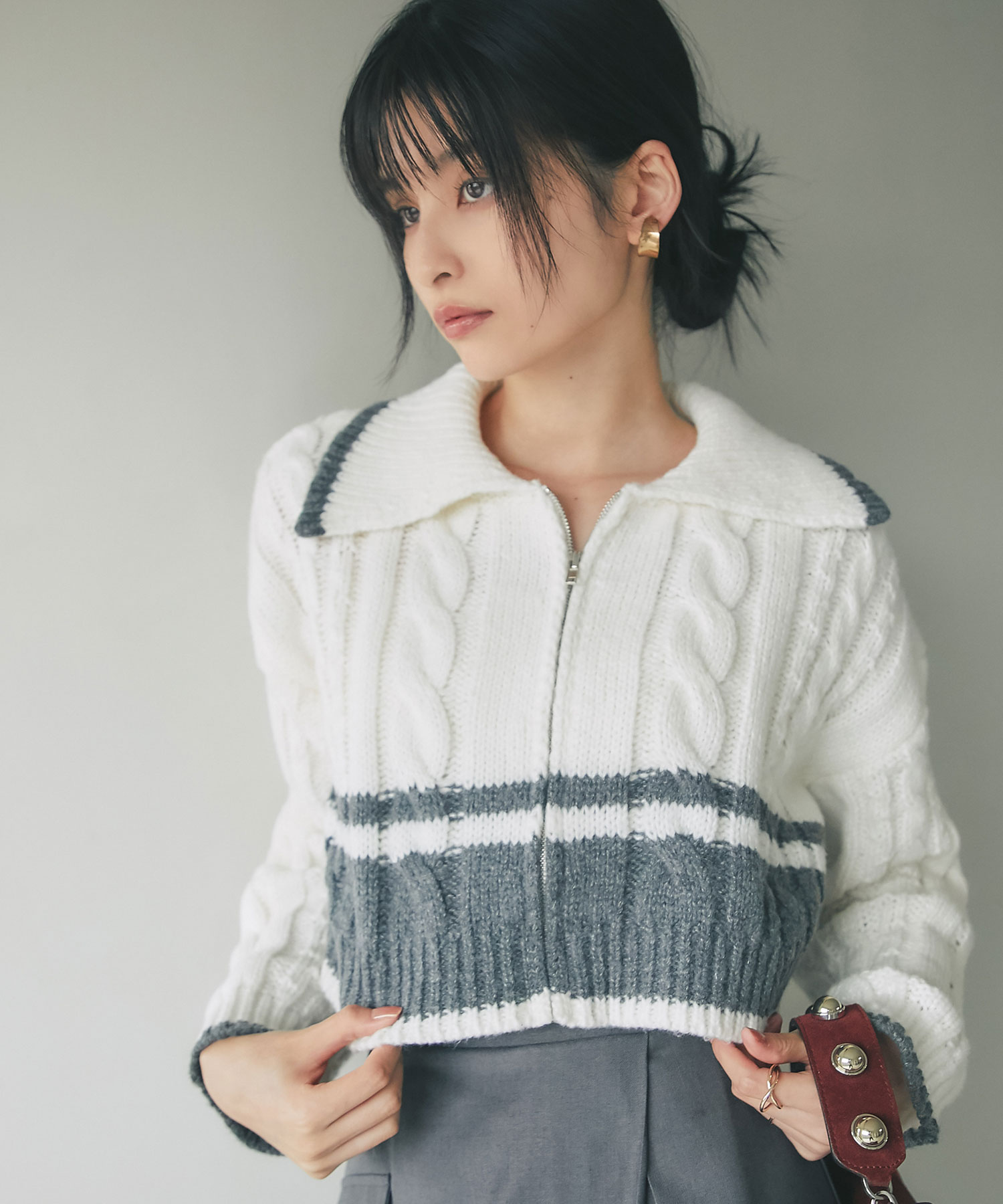 配色ケーブルZIPニット