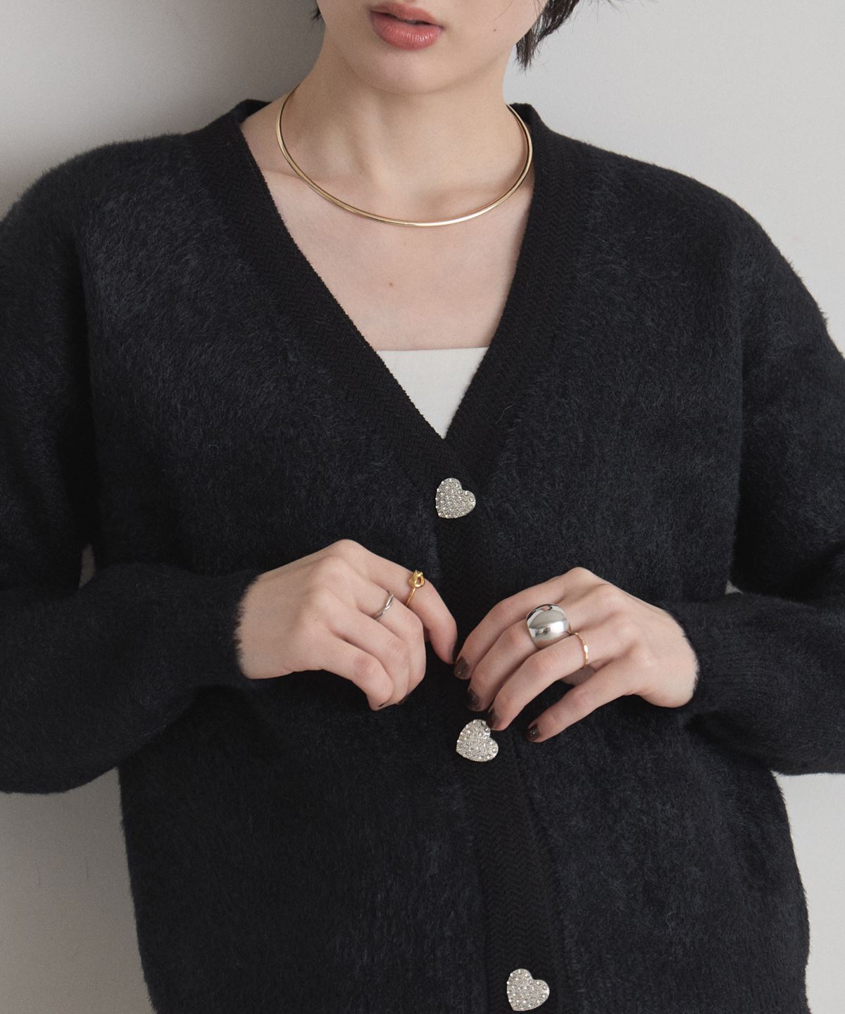 【オフィシャルサイト限定】ハートボタンVネックカーディガン