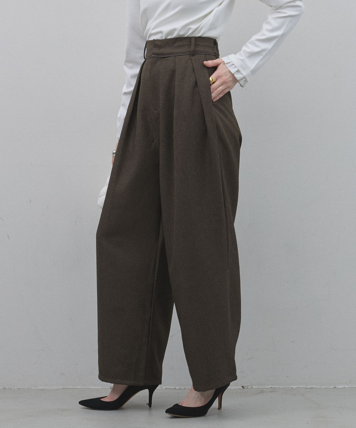 1月29日オフィシャルサイト限定再販！エステルツイルレザーパイピングカーブパンツ