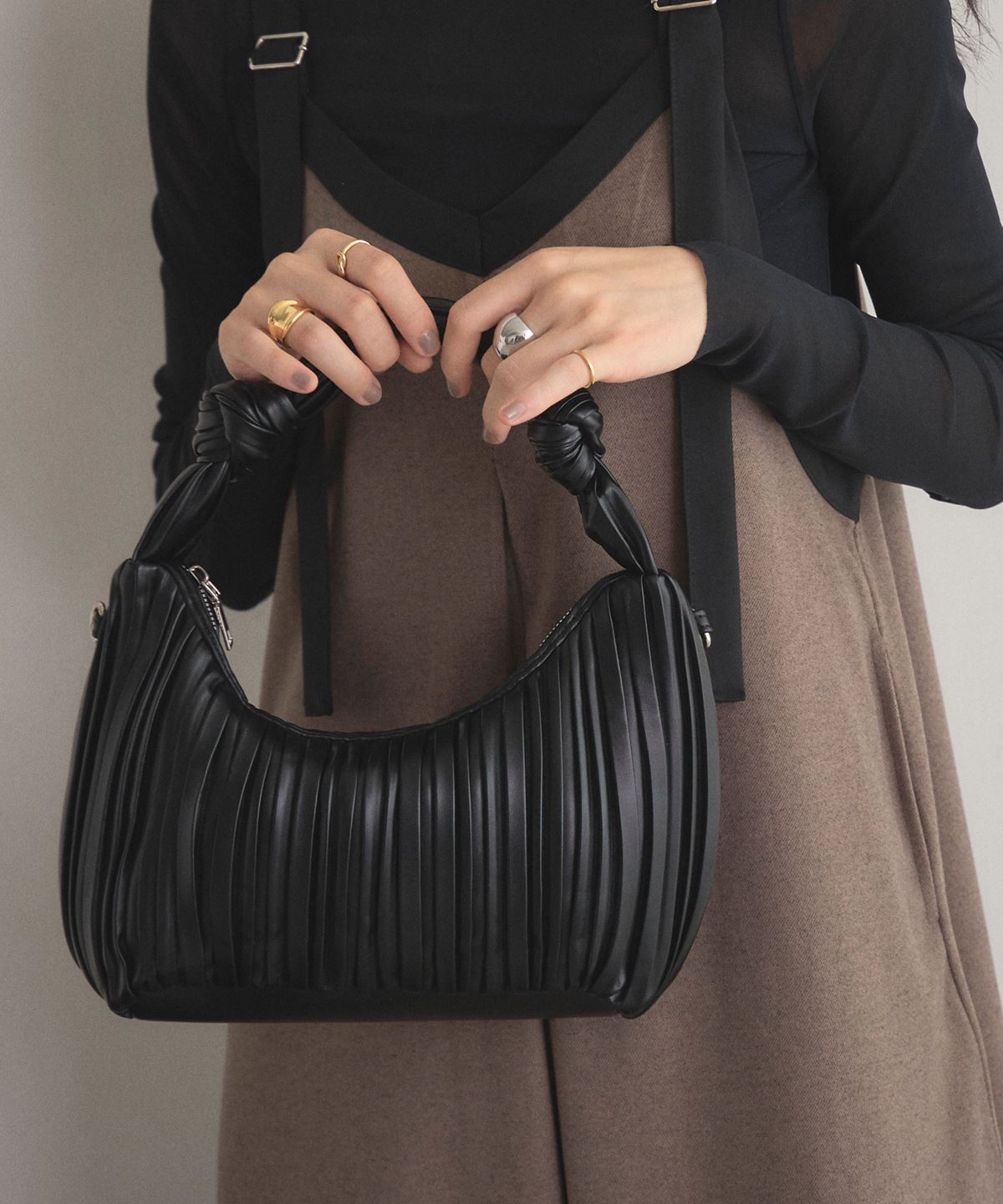 【オフィシャルサイト限定】ワンハンドルプリーツバッグ