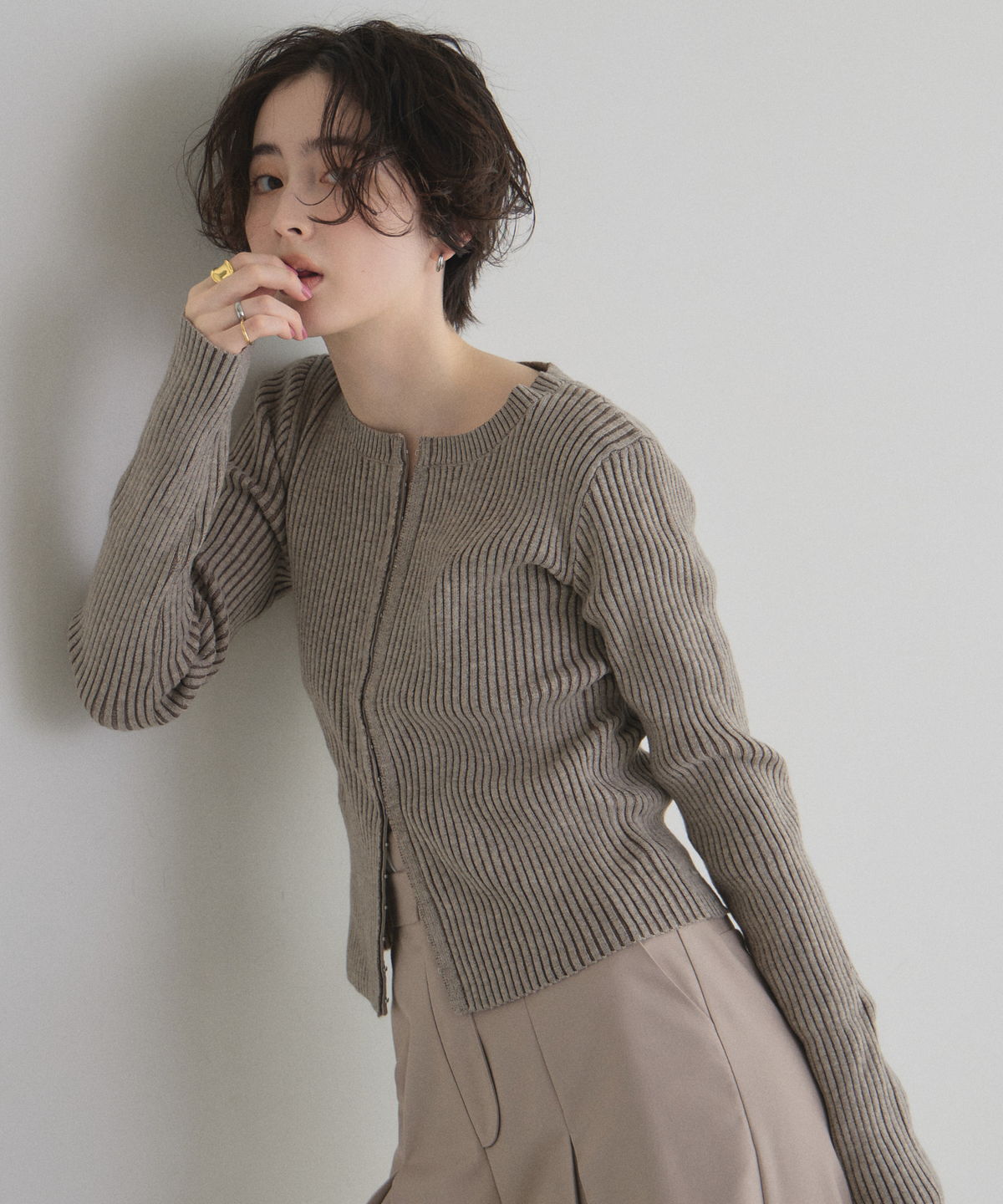 【オフィシャルサイト限定】プレーティングZIPクルーネックカーデ