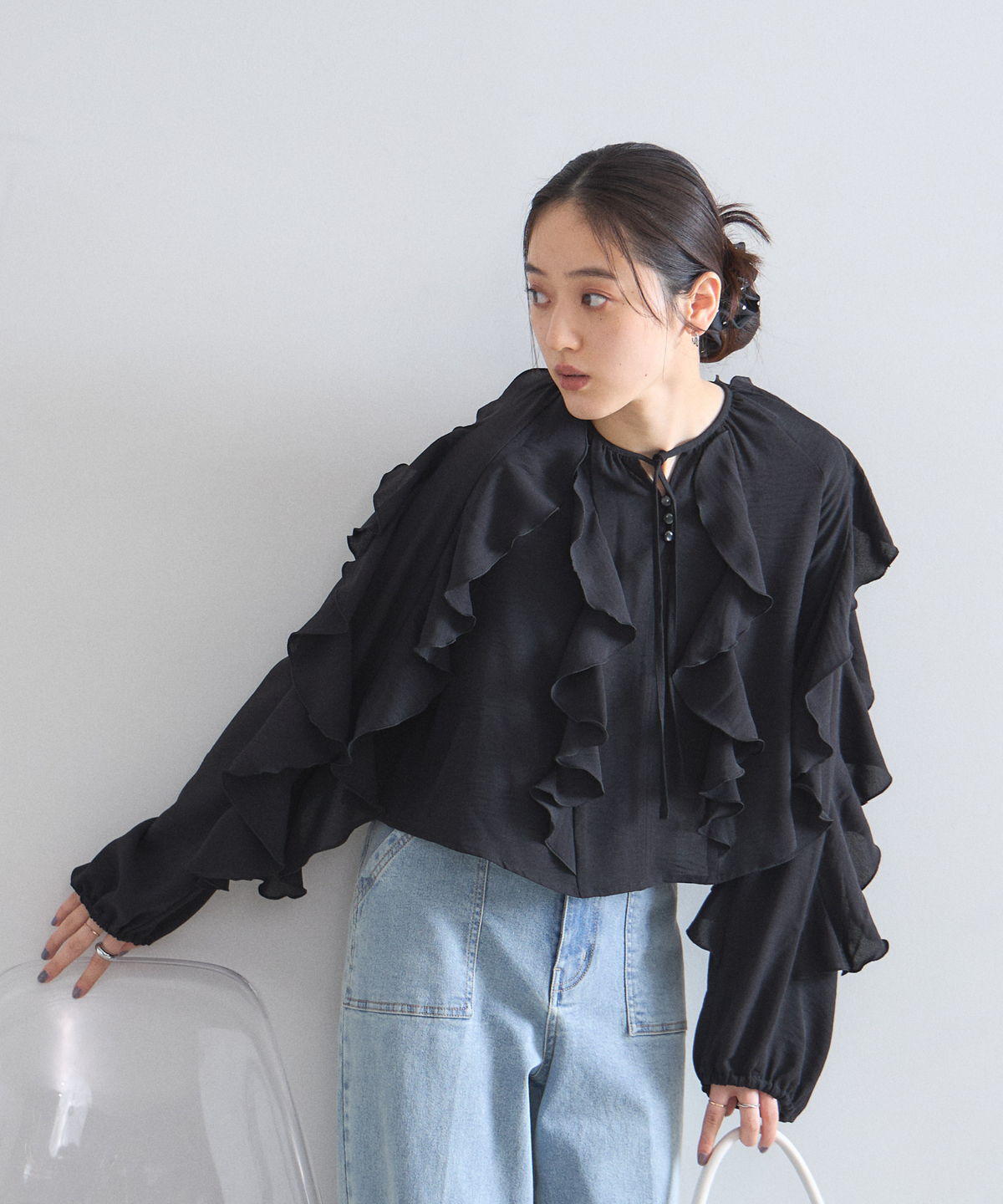 【オフィシャルサイト限定】ラッフルフリルエアリーブラウス