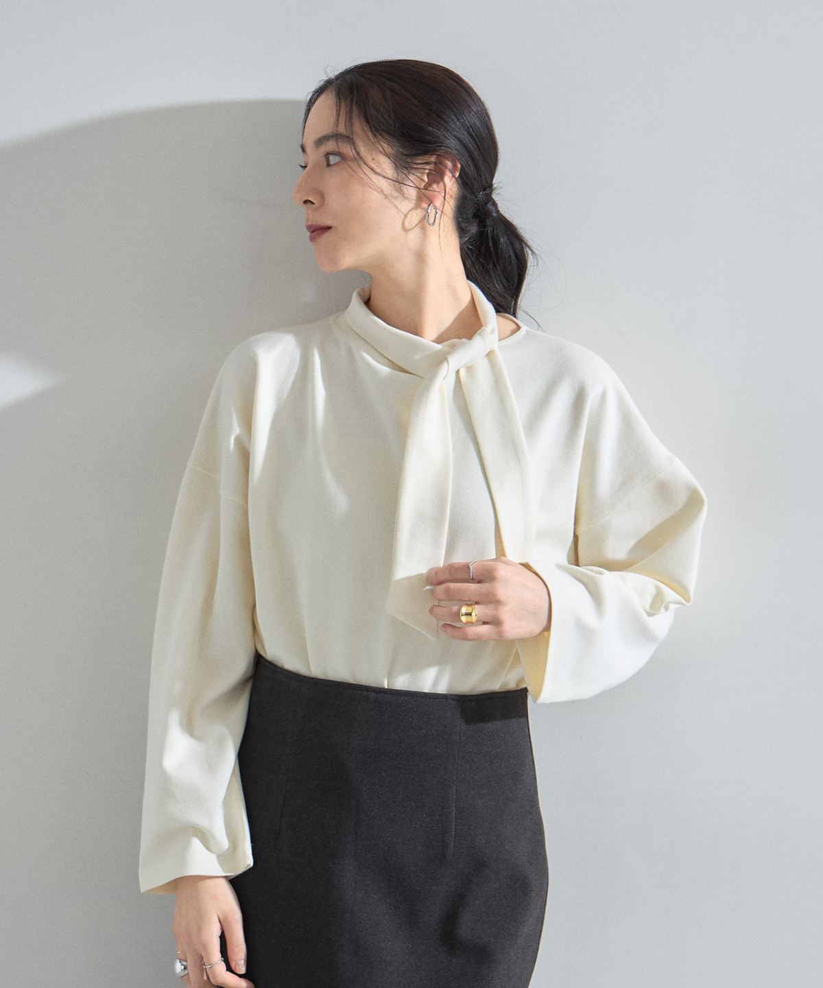 【オフィシャルサイト限定】ネックリボンドルマンカットソー