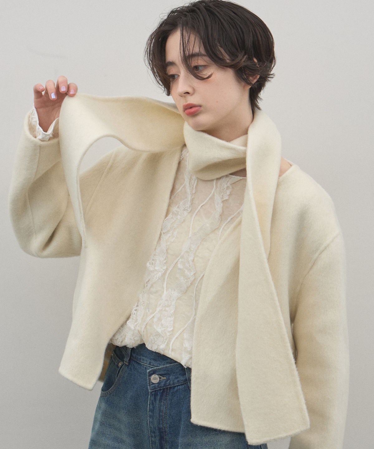 【オフィシャルサイト限定】マフラー付きノーカラーショートウールジャケット