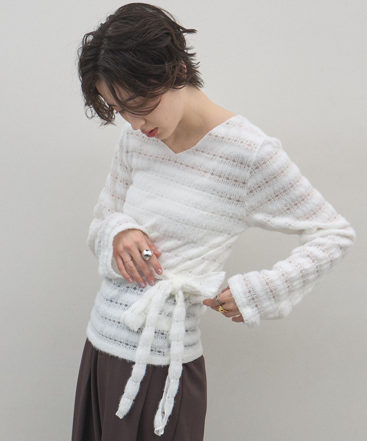 【オフィシャルサイト限定】ロングチョーカー付きシアートップス