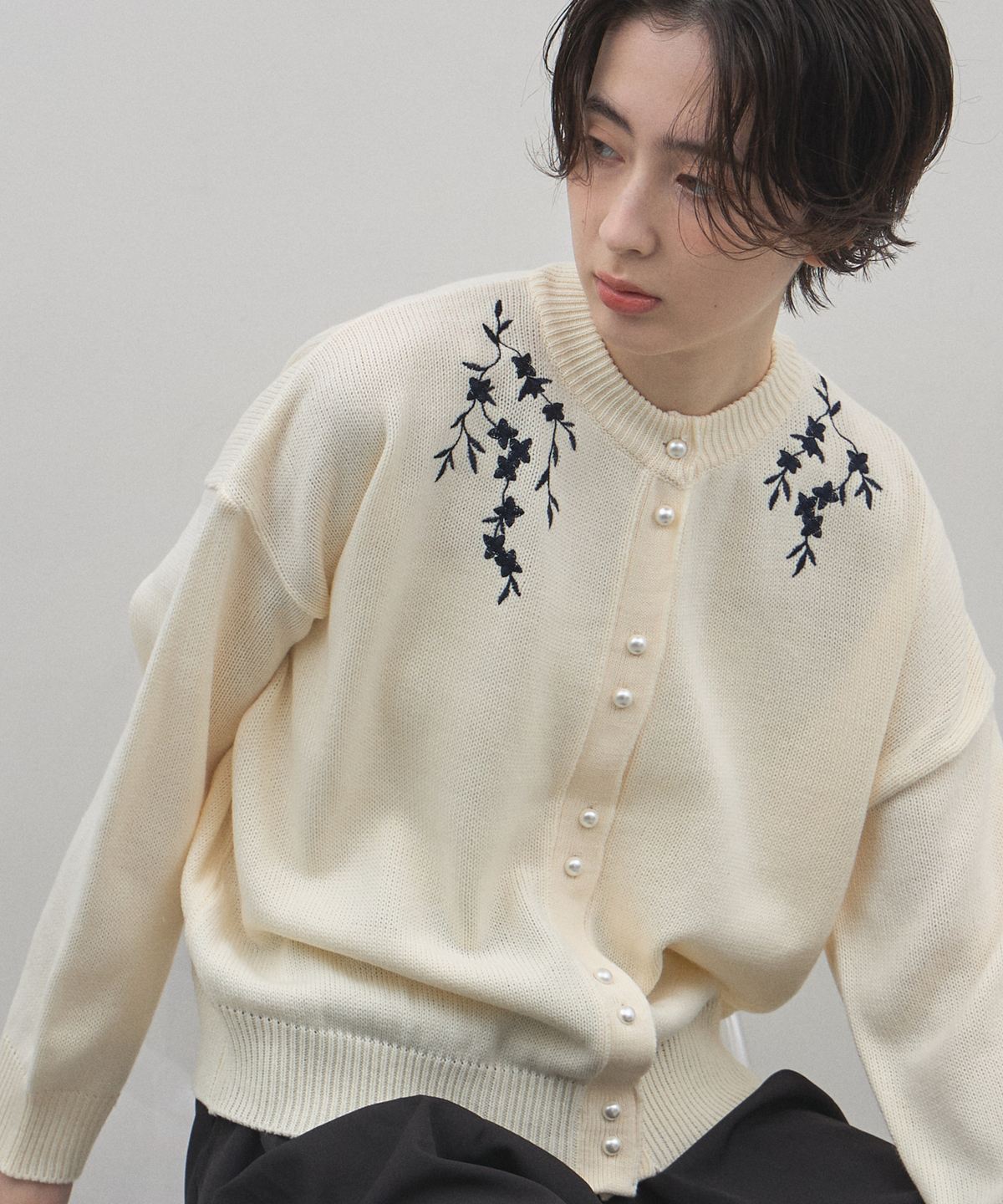 【オフィシャルサイト限定】フラワー刺繍カーディガン
