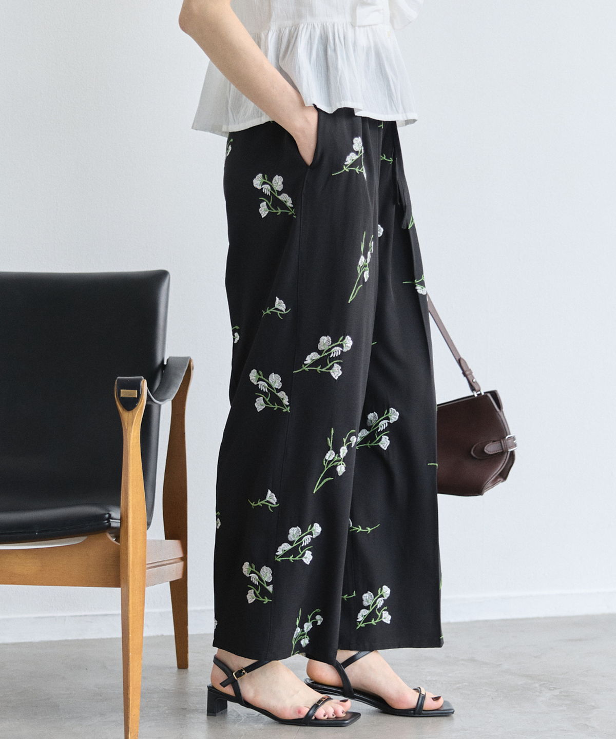 【オフィシャルサイト限定】フラワー刺繍楊柳リラックスパンツ