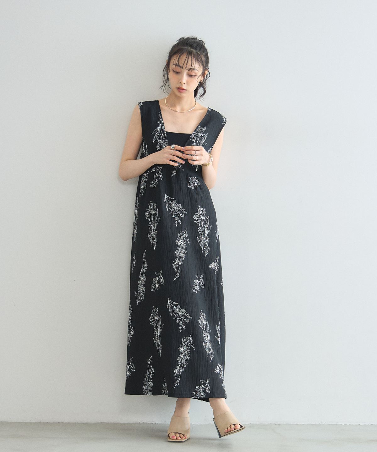 【オフィシャルサイト限定】ラインフラワーワンピース
