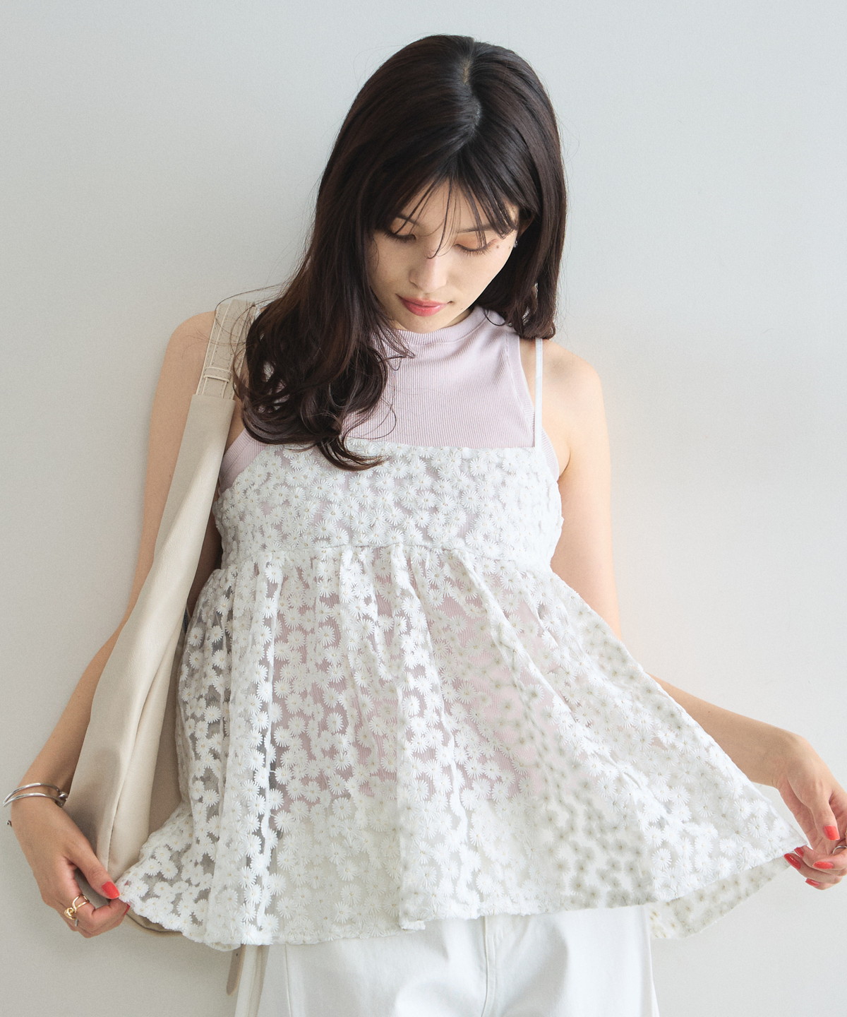 【オフィシャルサイト限定】チュールフラワー刺繍キャミソール