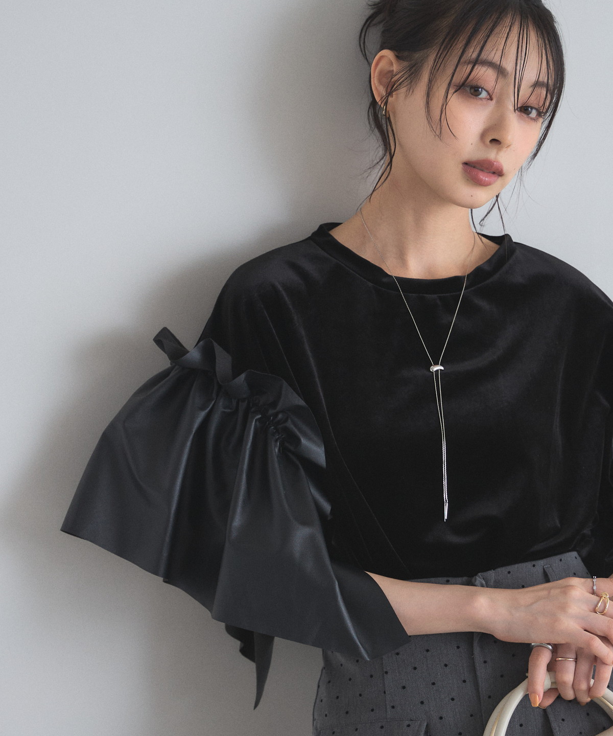 【オフィシャルサイト限定】袖フリルベロアプルオーバー