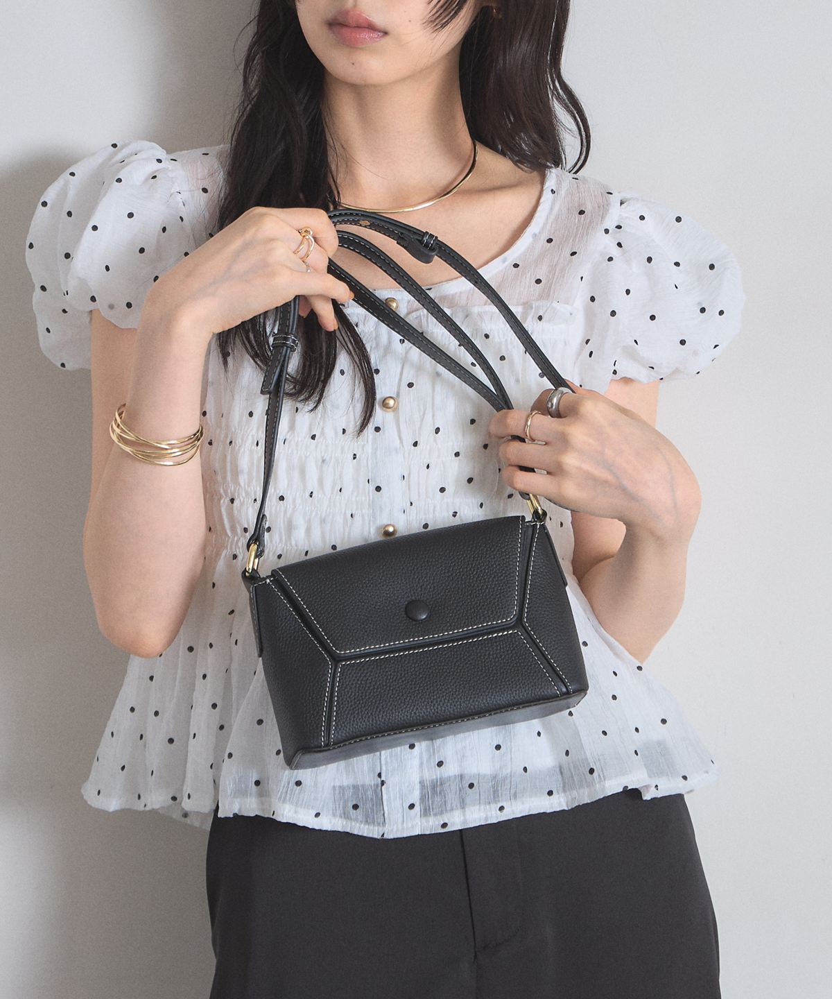 【オフィシャルサイト限定】フェイクレザーエンベロープショルダーバッグ