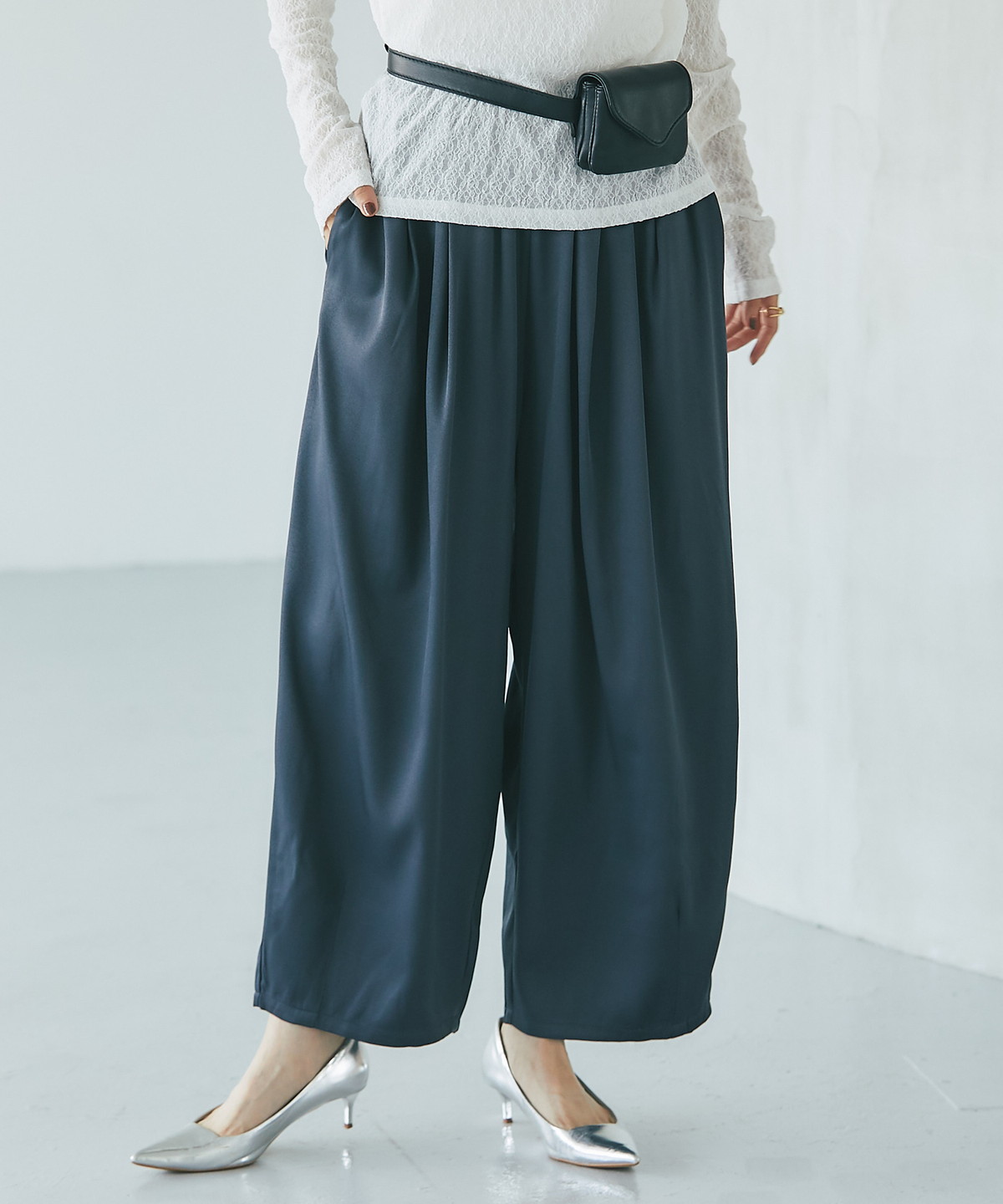 【オフィシャルサイト限定】サテンリラックスパンツ