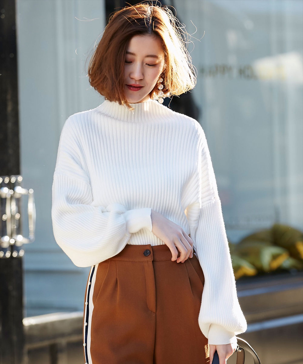 ボリュームスリーブボトルネックニット