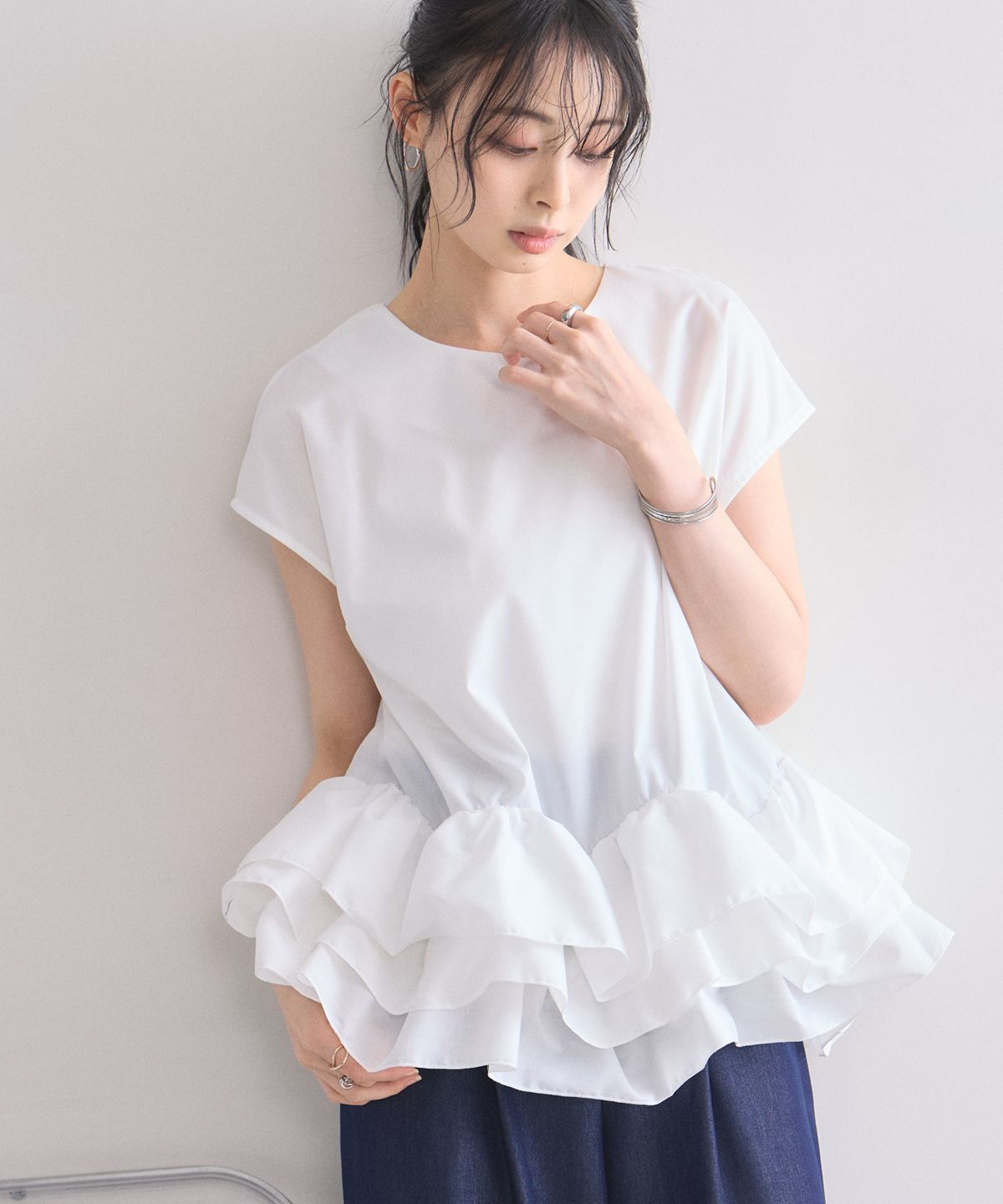【あなたの「欲しい」の声で商品化決定！】【オフィシャルサイト限定】裾重ねフリルブラウス
