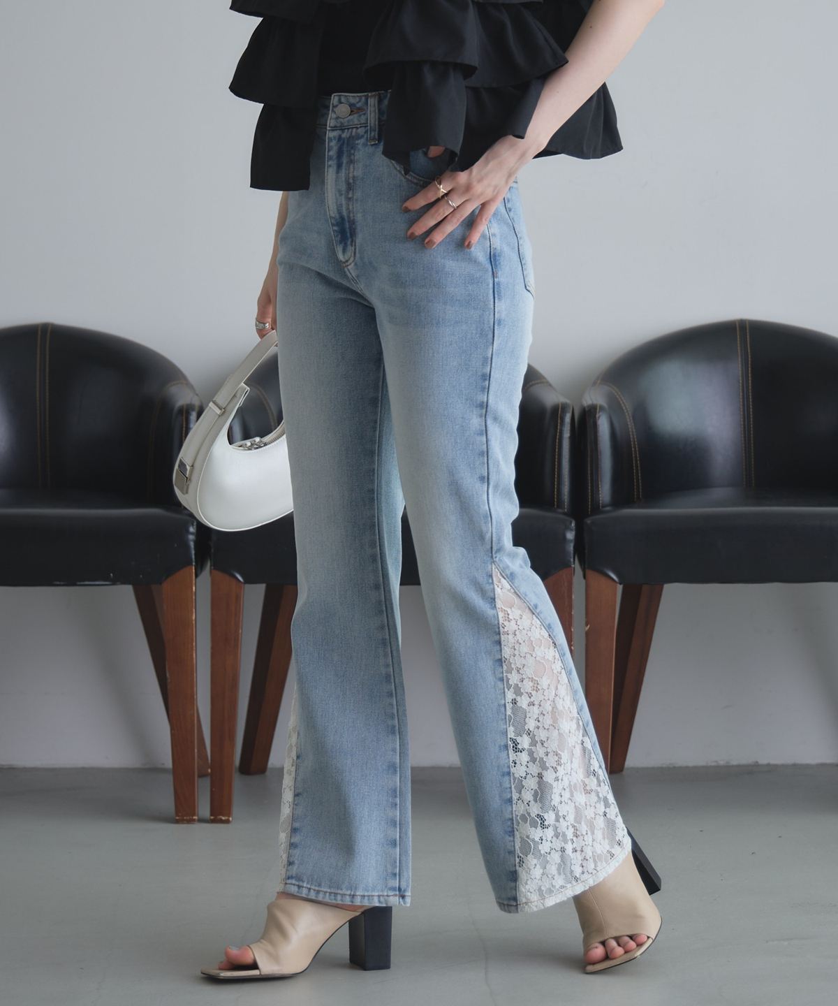 【オフィシャルサイト・店舗限定】レースヘムフレアデニム