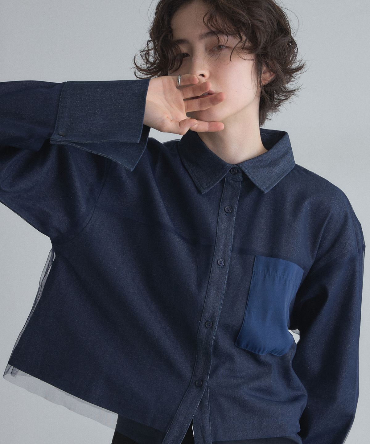 【オフィシャルサイト限定】チュールレイヤードデニムシャツ