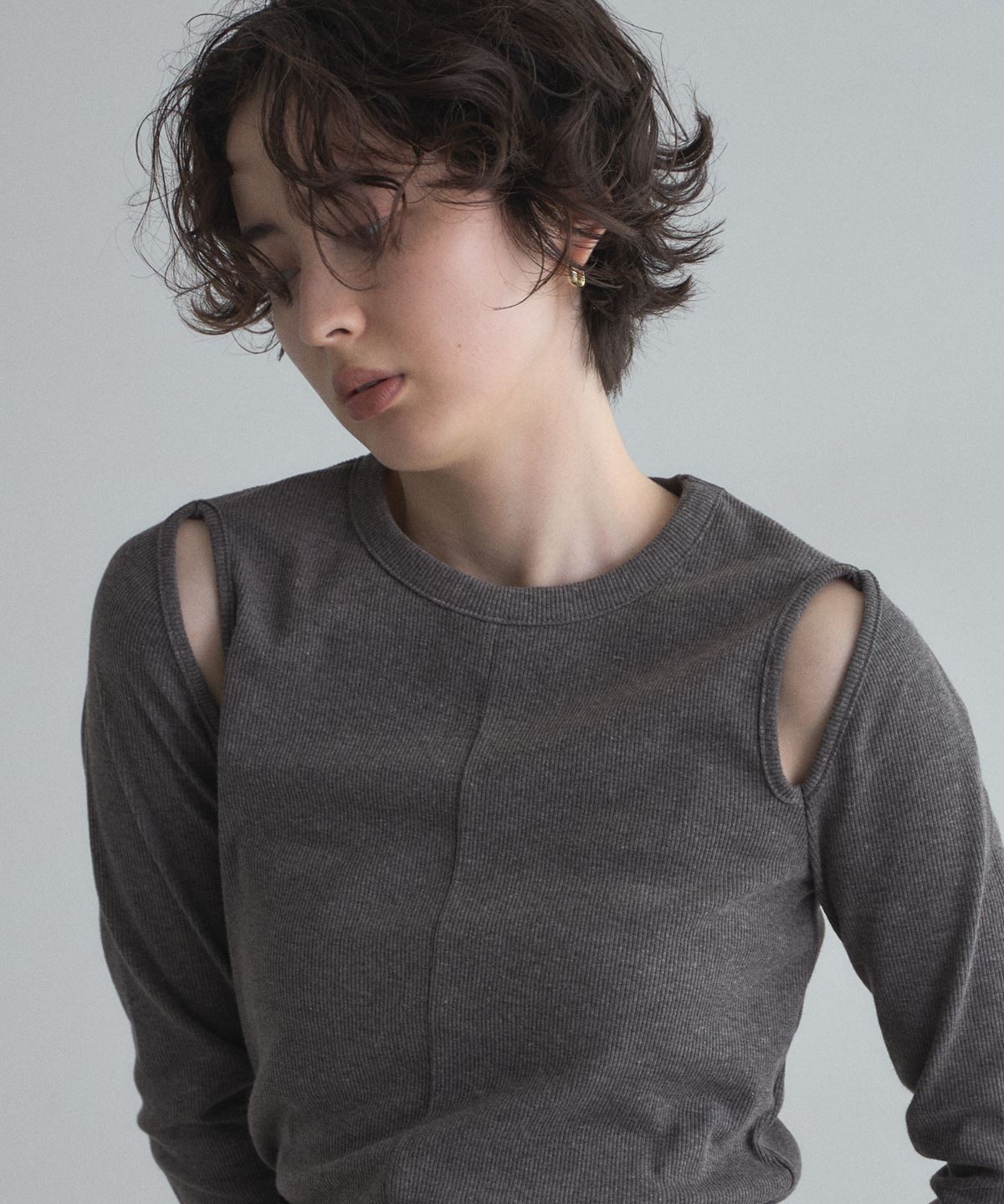 3月5日ブラック、モカのみオフィシャルサイト限定再販！カットアウト長袖リブカットソー